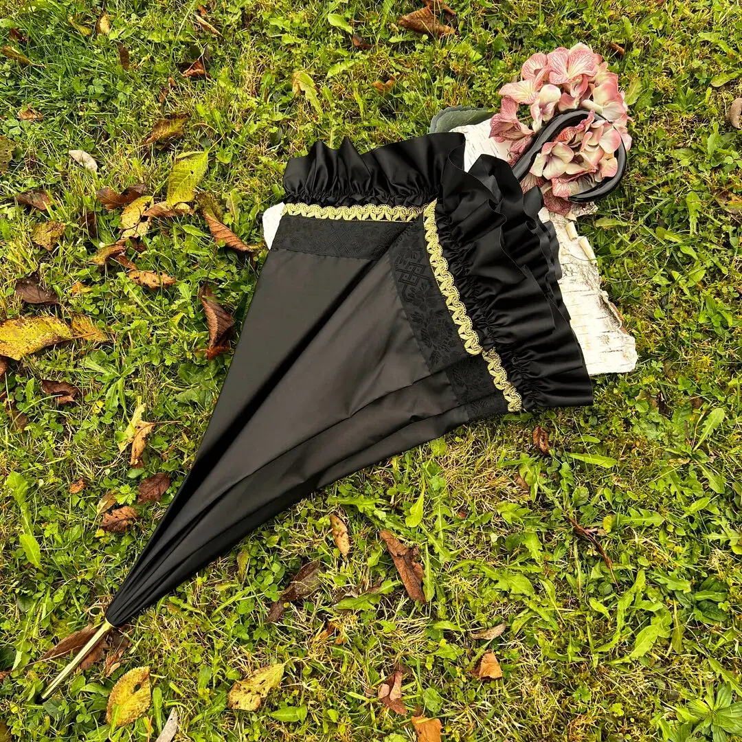 Trachtenschirm mit Rüsche schwarz No. 12 – Bild 8 – Chiemgauer Heimatwerk Trachten-Onlineshop Trachtenschirm mit Rüsche schwarz No. 12 - Bild 8 - Chiemgauer Heimatwerk Trachten-Onlineshop