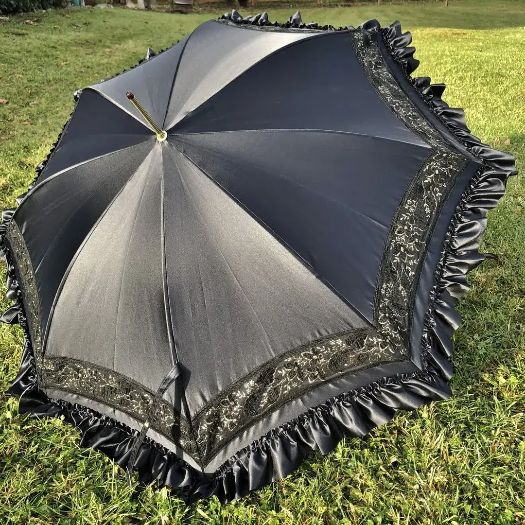 Trachtenschirm mit Rüsche schwarz No. 5 – Bild 25 – Chiemgauer Heimatwerk Trachten-Onlineshop Trachtenschirm mit Rüsche schwarz No. 5 - Bild 25 - Chiemgauer Heimatwerk Trachten-Onlineshop