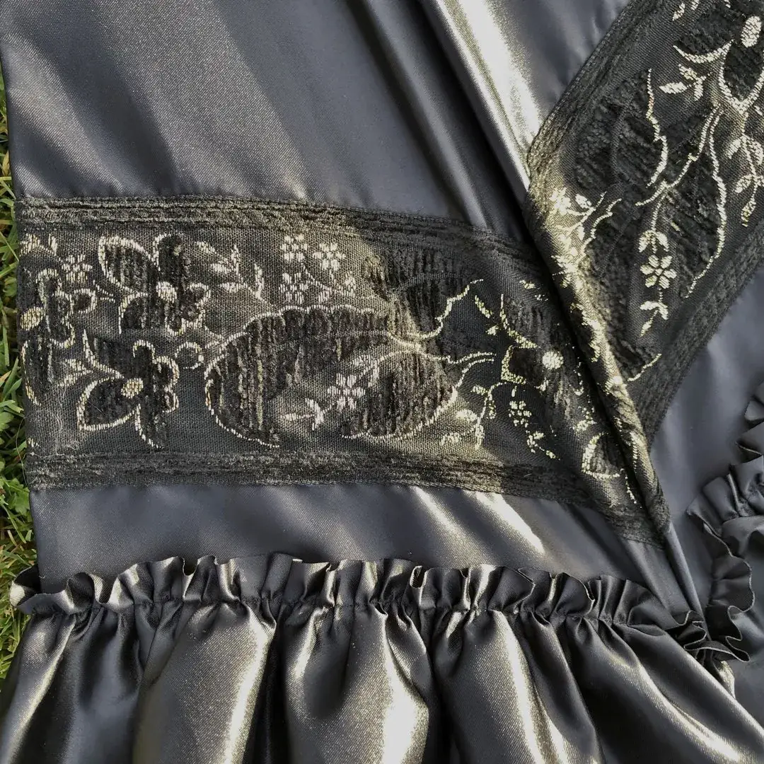 Trachtenschirm mit Rüsche schwarz No. 5 – Bild 3 – Chiemgauer Heimatwerk Trachten-Onlineshop Trachtenschirm mit Rüsche schwarz No. 5 - Bild 3 - Chiemgauer Heimatwerk Trachten-Onlineshop