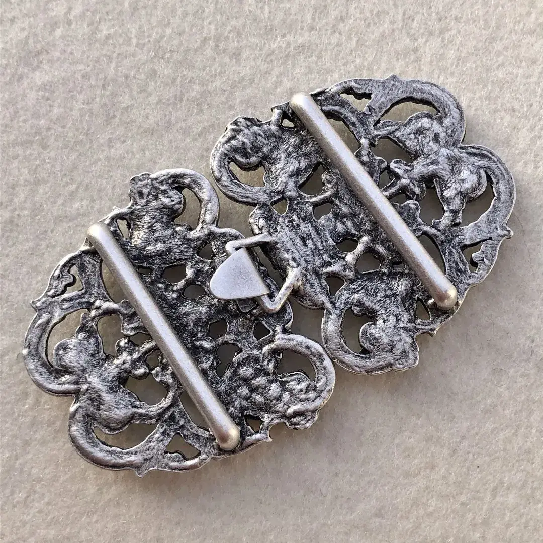 Trachtenschließe mit Swarovski in flieder – Bild 32 – Chiemgauer Heimatwerk Trachten-Onlineshop Trachtenschließe mit Swarovski in flieder - Bild 32 - Chiemgauer Heimatwerk Trachten-Onlineshop