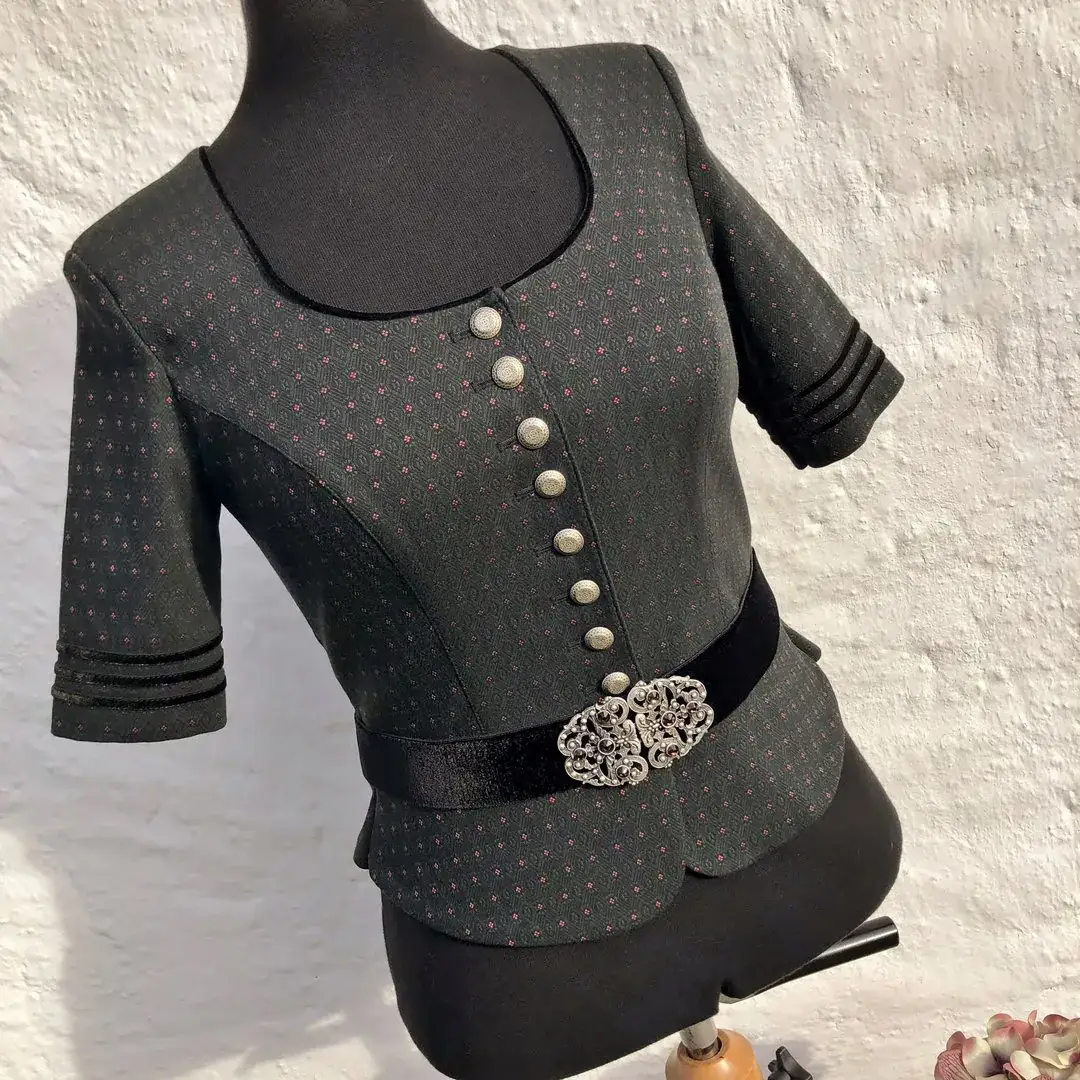 Trachtenschließe mit Swarovski in kristallAB – Bild 23 – Chiemgauer Heimatwerk Trachten-Onlineshop Trachtenschließe mit Swarovski in kristallAB - Bild 23 - Chiemgauer Heimatwerk Trachten-Onlineshop