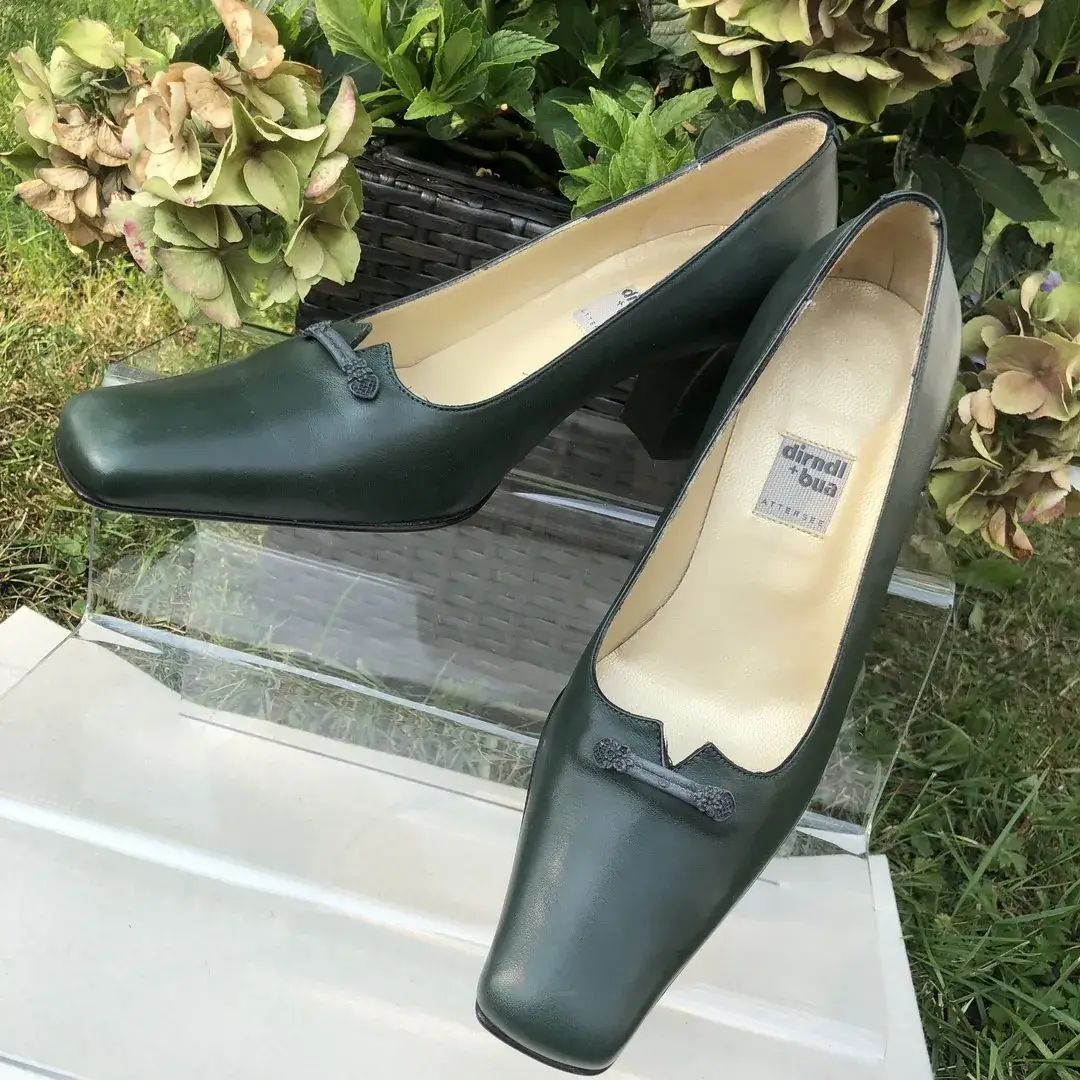 Trachtenschuhe Damen mit kleiner Spange in grün – Bild 15 – Chiemgauer Heimatwerk Trachten-Onlineshop Trachtenschuhe Damen mit kleiner Spange in grün - Bild 15 - Chiemgauer Heimatwerk Trachten-Onlineshop
