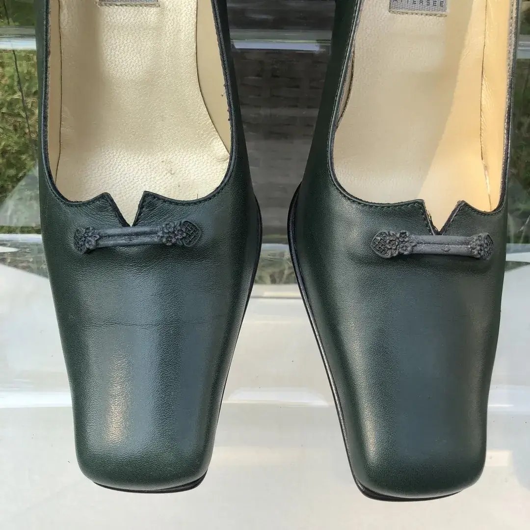 Trachtenschuhe Damen mit kleiner Spange in grün – Bild 16 – Chiemgauer Heimatwerk Trachten-Onlineshop Trachtenschuhe Damen mit kleiner Spange in grün - Bild 16 - Chiemgauer Heimatwerk Trachten-Onlineshop