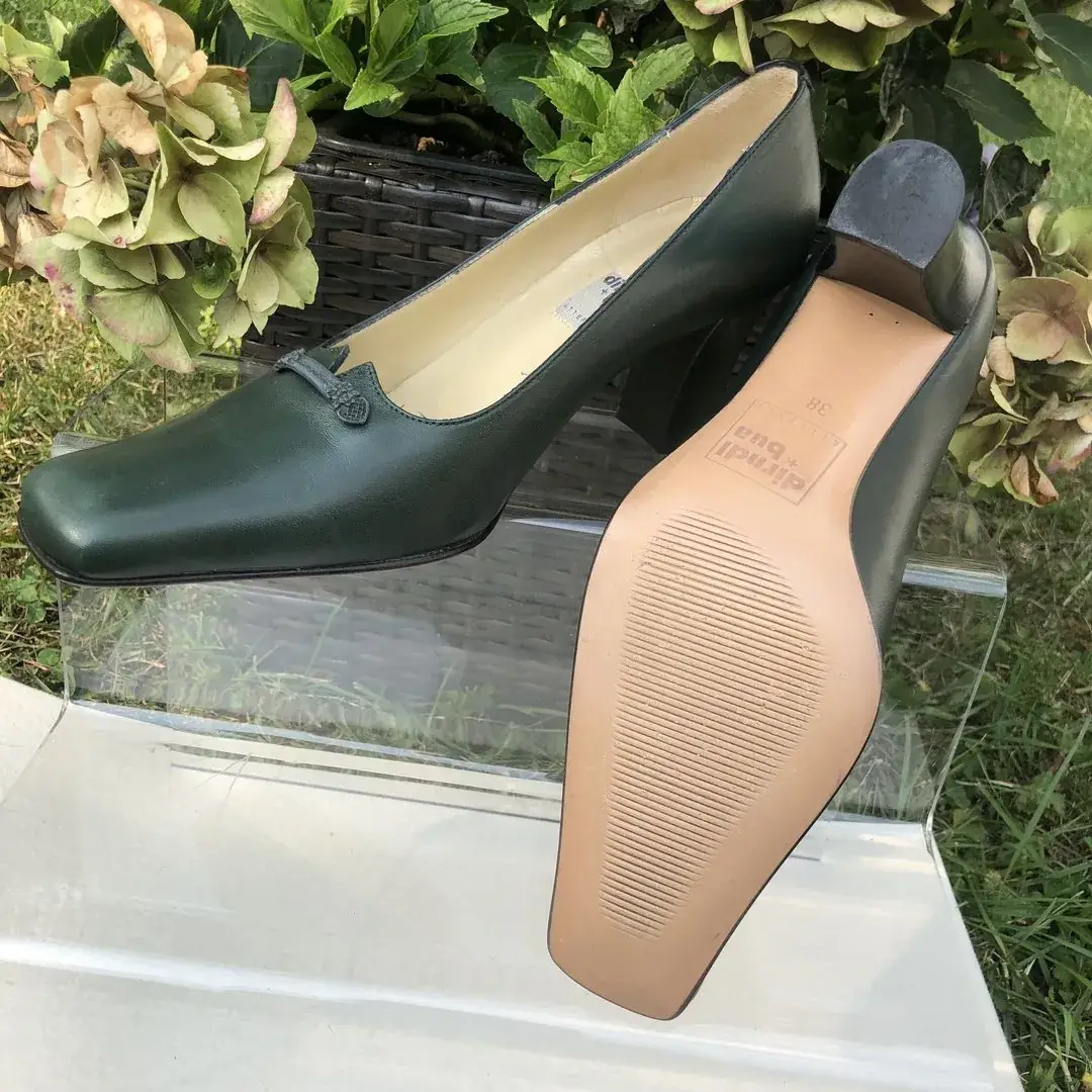 Trachtenschuhe Damen mit kleiner Spange in grün – Bild 18 – Chiemgauer Heimatwerk Trachten-Onlineshop Trachtenschuhe Damen mit kleiner Spange in grün - Bild 18 - Chiemgauer Heimatwerk Trachten-Onlineshop