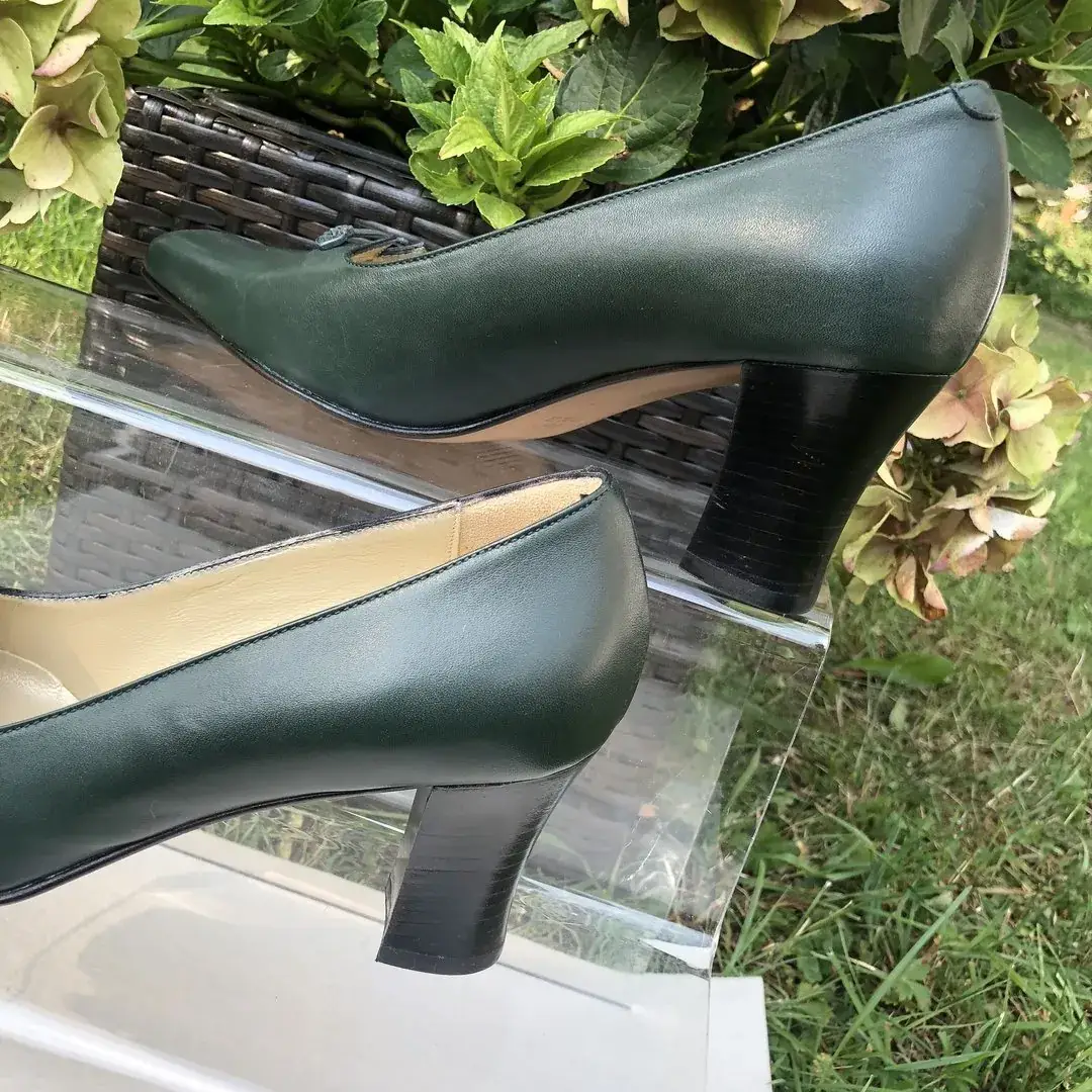 Trachtenschuhe Damen mit kleiner Spange in grün – Bild 19 – Chiemgauer Heimatwerk Trachten-Onlineshop Trachtenschuhe Damen mit kleiner Spange in grün - Bild 19 - Chiemgauer Heimatwerk Trachten-Onlineshop