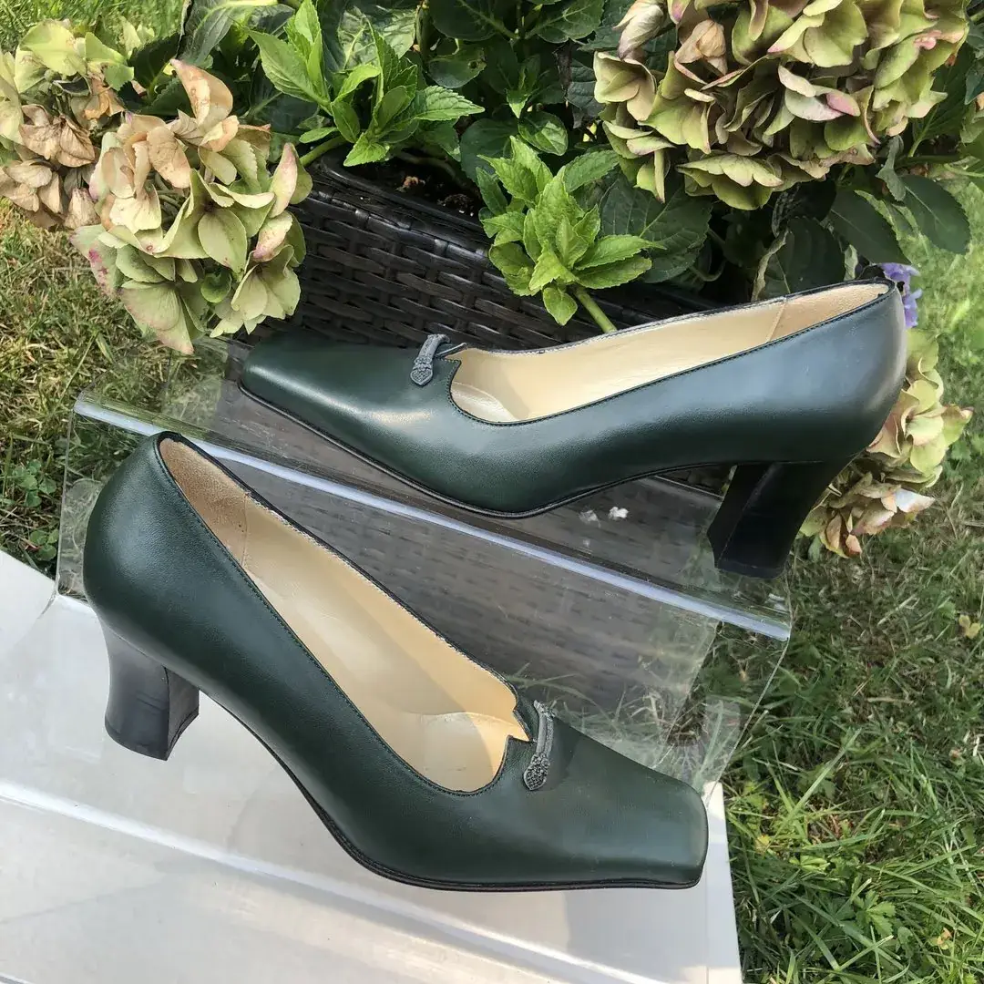 Trachtenschuhe Damen mit kleiner Spange in grün – Bild 8 – Chiemgauer Heimatwerk Trachten-Onlineshop Trachtenschuhe Damen mit kleiner Spange in grün - Bild 8 - Chiemgauer Heimatwerk Trachten-Onlineshop