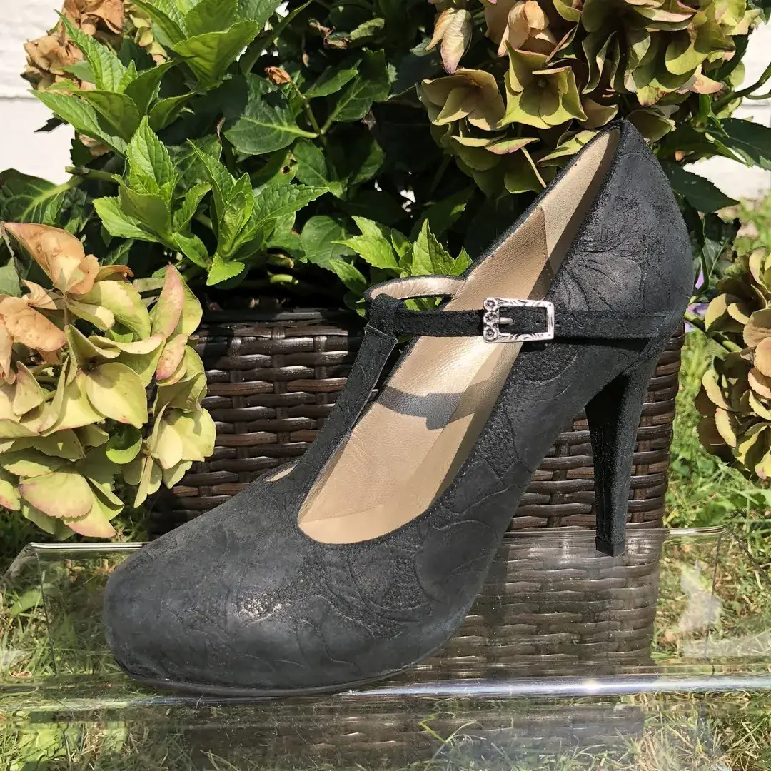 Trachtenschuhe Damen mit Riemchen – Bild 9 – Chiemgauer Heimatwerk Trachten-Onlineshop Trachtenschuhe Damen mit Riemchen - Bild 9 - Chiemgauer Heimatwerk Trachten-Onlineshop
