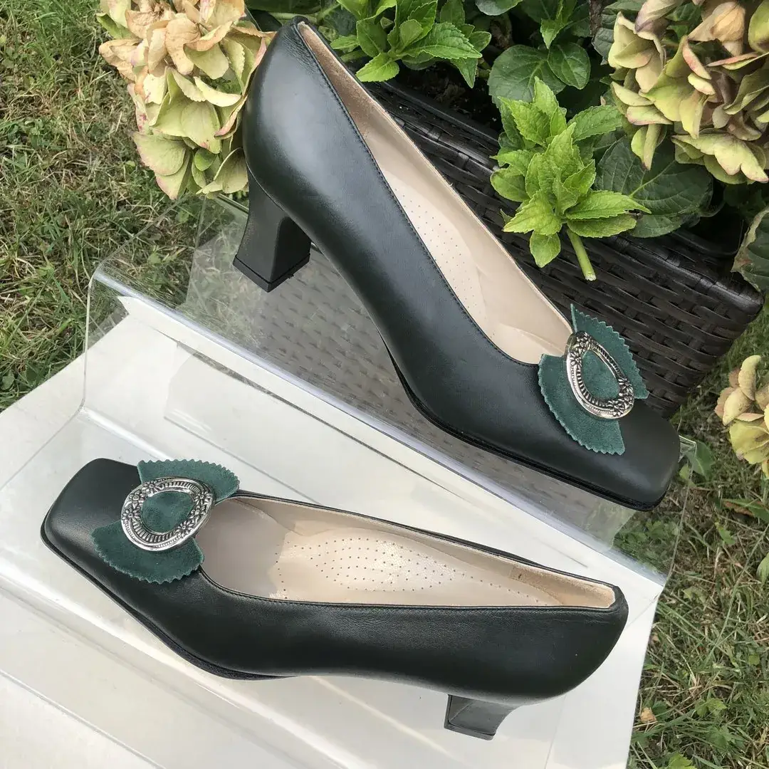 Trachtenschuhe Damen mit Schleife in grün – Bild 2 – Chiemgauer Heimatwerk Trachten-Onlineshop Trachtenschuhe Damen mit Schleife in grün - Bild 2 - Chiemgauer Heimatwerk Trachten-Onlineshop
