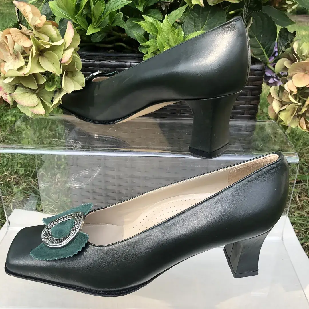 Trachtenschuhe Damen mit Schleife in grün – Bild 7 – Chiemgauer Heimatwerk Trachten-Onlineshop Trachtenschuhe Damen mit Schleife in grün - Bild 7 - Chiemgauer Heimatwerk Trachten-Onlineshop