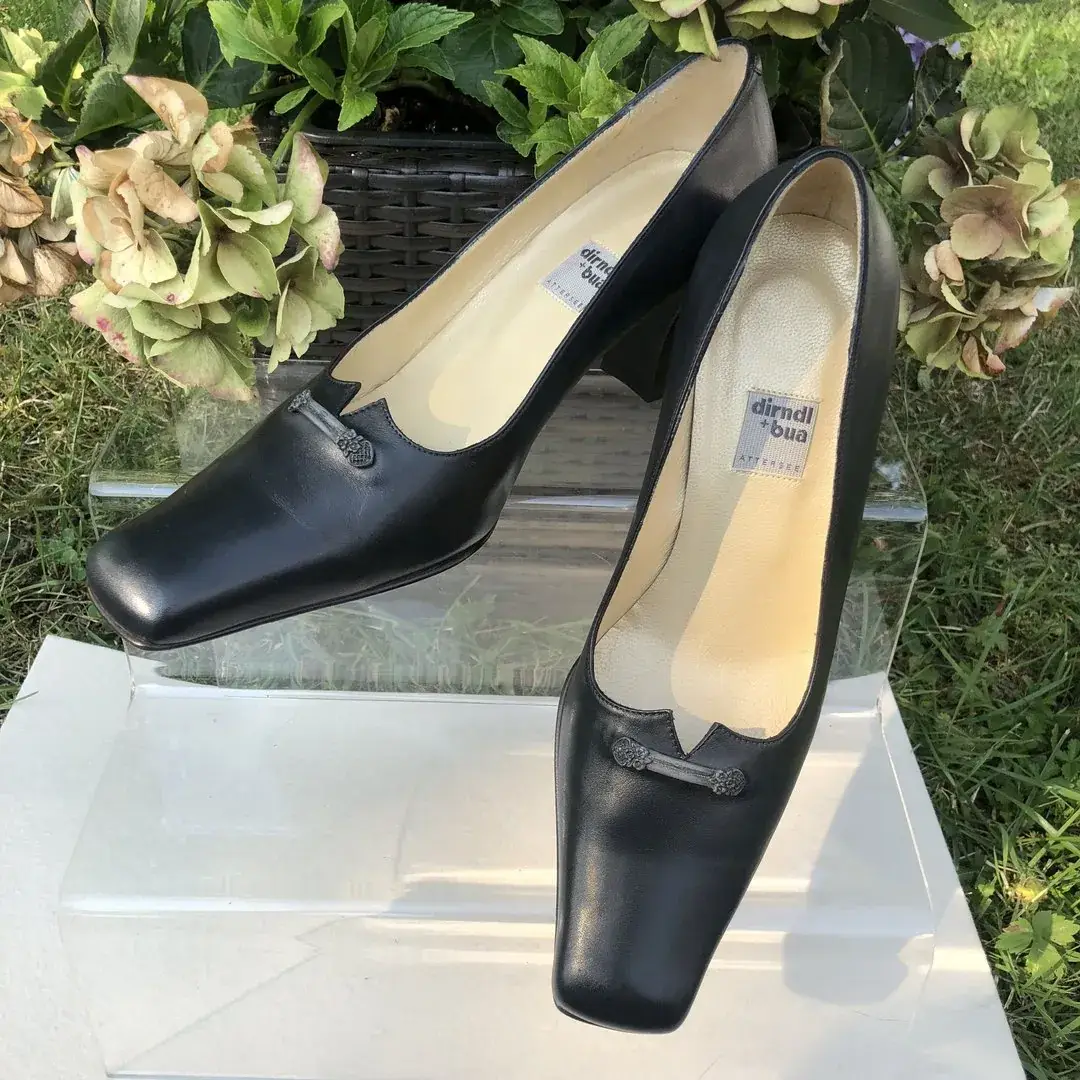 Trachtenschuhe Damen mit Spange in schwarz – Bild 2 – Chiemgauer Heimatwerk Trachten-Onlineshop Trachtenschuhe Damen mit Spange in schwarz - Bild 2 - Chiemgauer Heimatwerk Trachten-Onlineshop