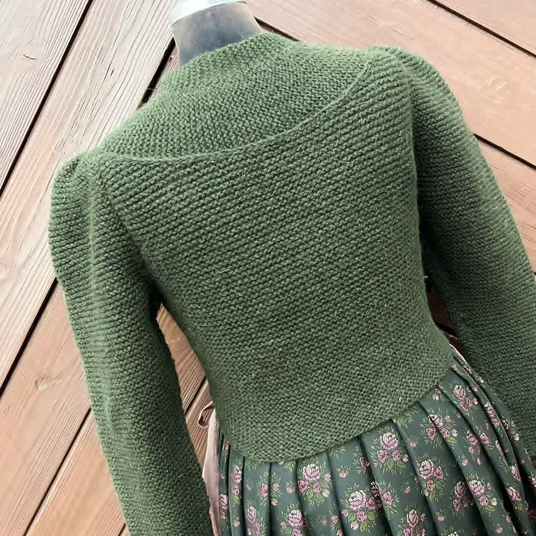 Trachtenstrickjacke Damen in moosgrün – Bild 20 – Chiemgauer Heimatwerk Trachten-Onlineshop Trachtenstrickjacke Damen in moosgrün - Bild 20 - Chiemgauer Heimatwerk Trachten-Onlineshop