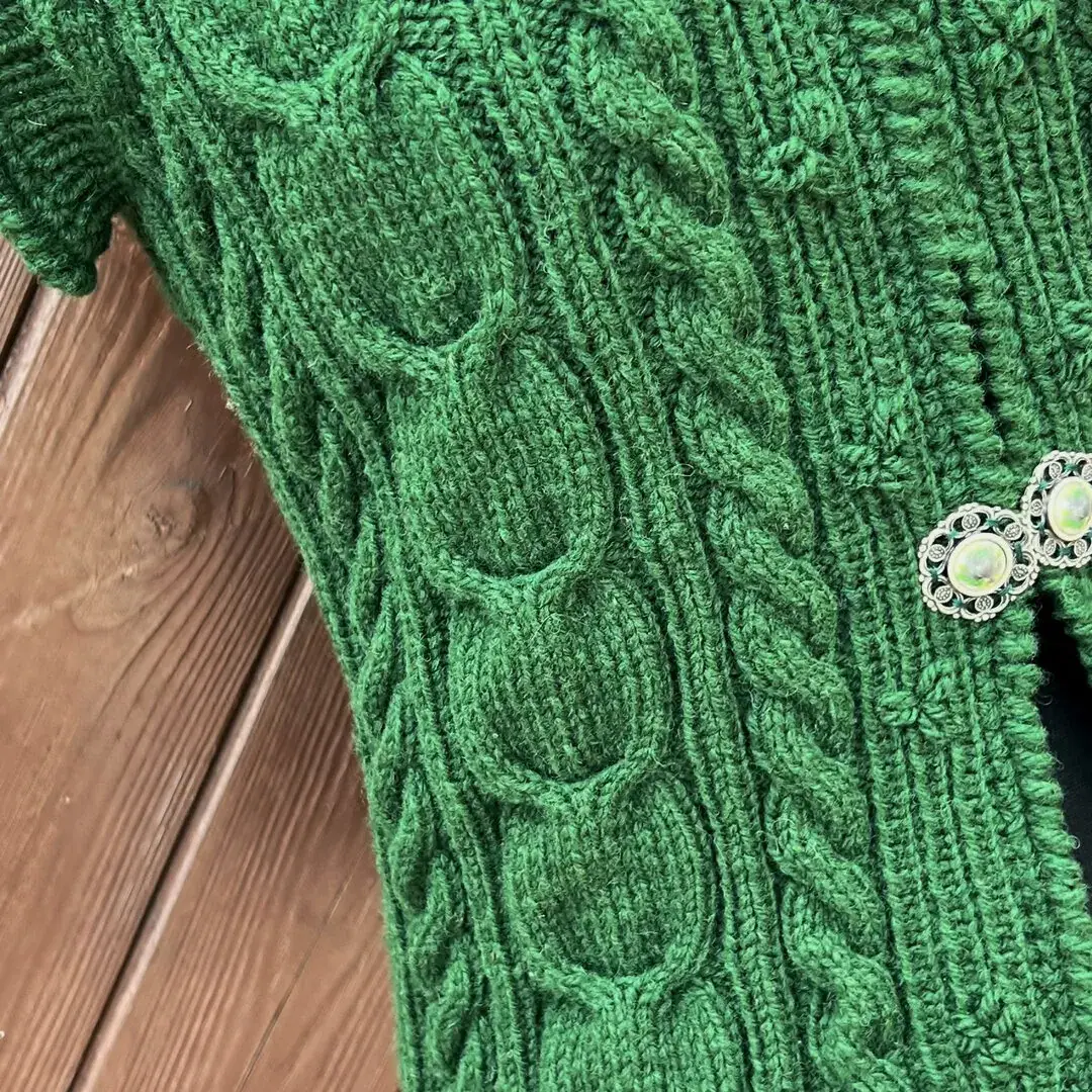 Trachtenstrickweste Damen in grün – Bild 10 – Chiemgauer Heimatwerk Trachten-Onlineshop Trachtenstrickweste Damen in grün - Bild 10 - Chiemgauer Heimatwerk Trachten-Onlineshop