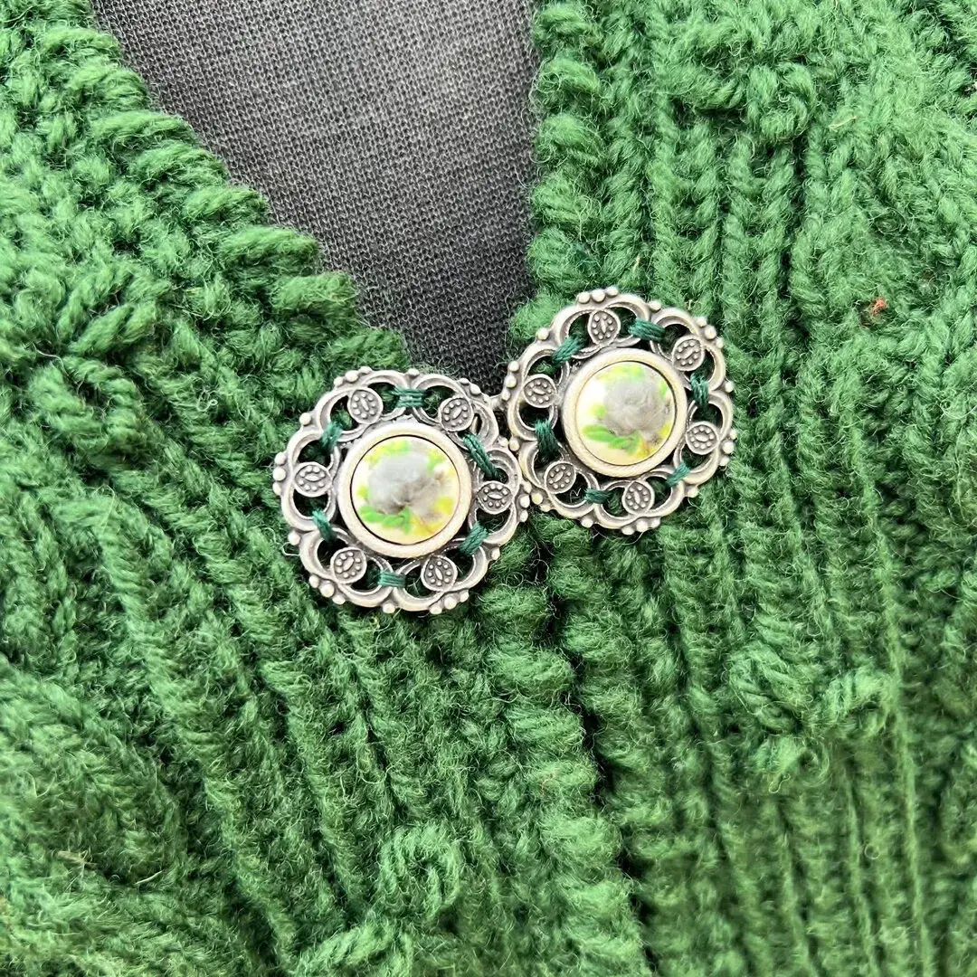Trachtenstrickweste Damen in grün – Bild 12 – Chiemgauer Heimatwerk Trachten-Onlineshop Trachtenstrickweste Damen in grün - Bild 12 - Chiemgauer Heimatwerk Trachten-Onlineshop