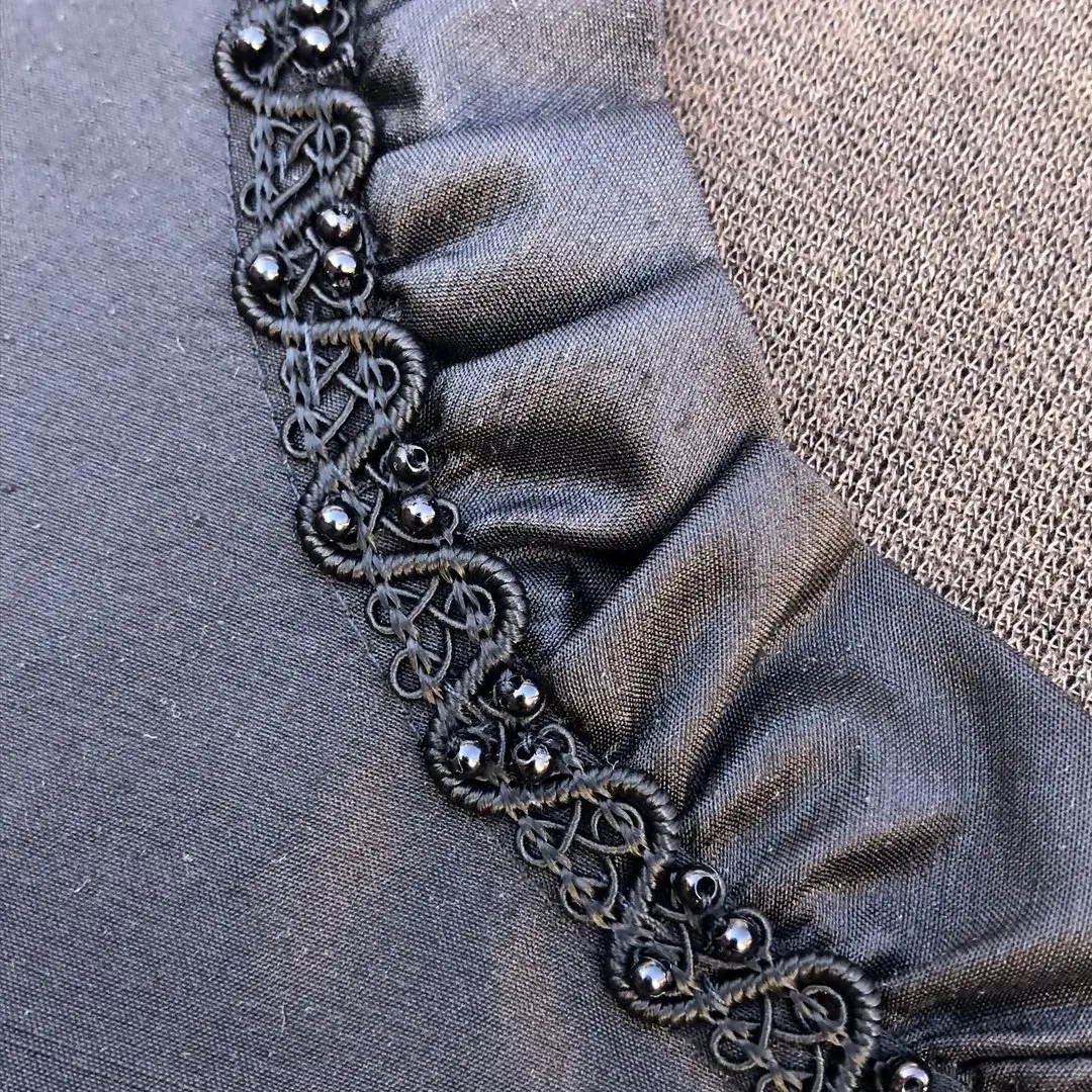 Waldorff Dirndlbluse aus Seide in schwarz No. 1 – Bild 18 – Chiemgauer Heimatwerk Trachten-Onlineshop Waldorff Dirndlbluse aus Seide in schwarz No. 1 - Bild 18 - Chiemgauer Heimatwerk Trachten-Onlineshop