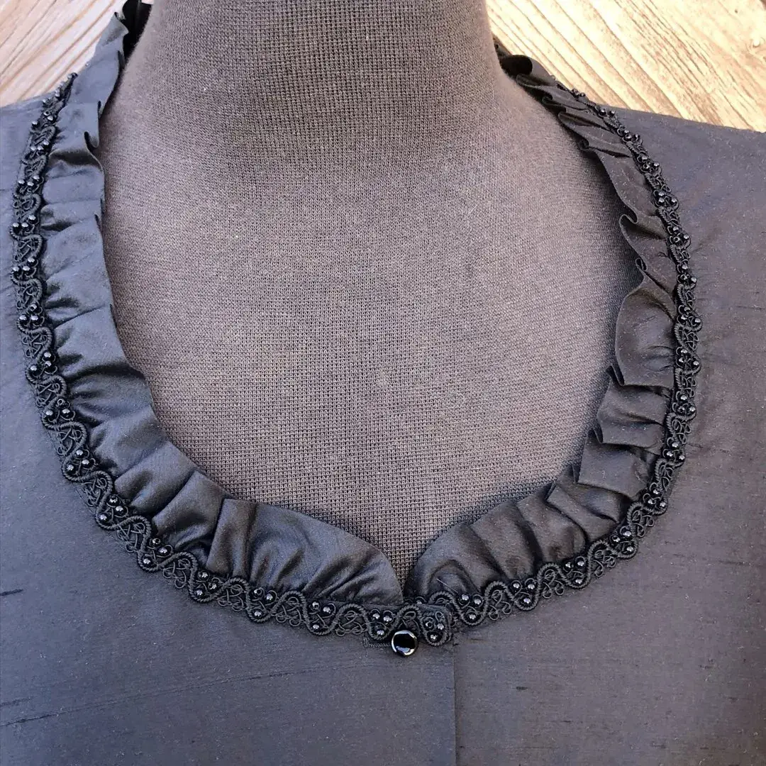 Waldorff Dirndlbluse aus Seide in schwarz No. 1 – Bild 31 – Chiemgauer Heimatwerk Trachten-Onlineshop Waldorff Dirndlbluse aus Seide in schwarz No. 1 - Bild 31 - Chiemgauer Heimatwerk Trachten-Onlineshop