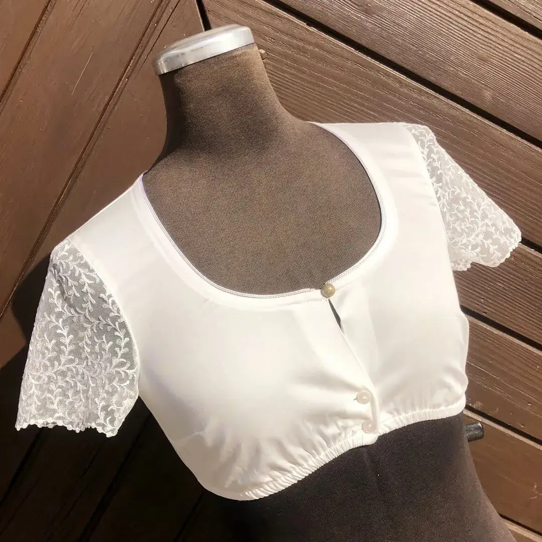 Waldorff Dirndlbluse creme mit kurzarm No. 2 – Bild 29 – Chiemgauer Heimatwerk Trachten-Onlineshop Waldorff Dirndlbluse creme mit kurzarm No. 2 - Bild 29 - Chiemgauer Heimatwerk Trachten-Onlineshop