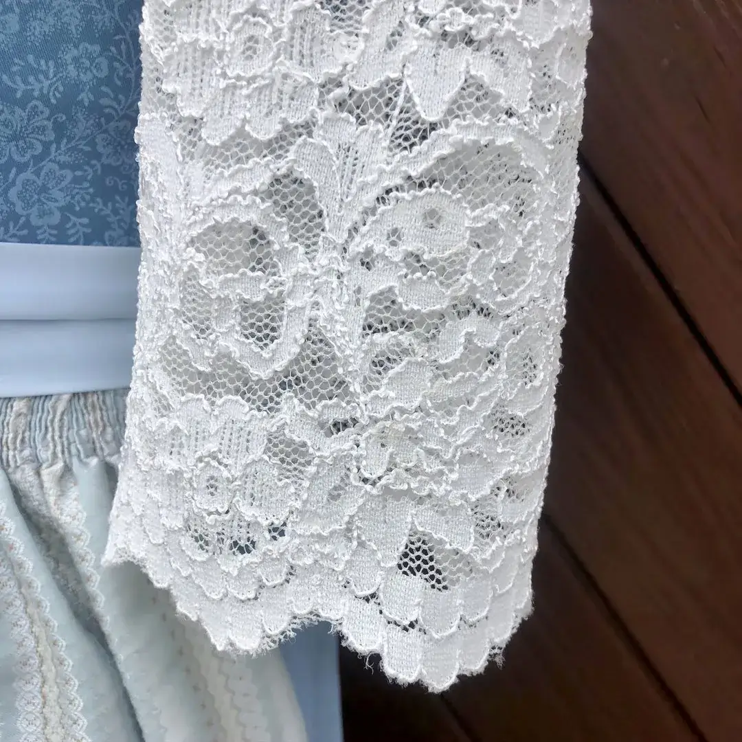 Waldorff Dirndlbluse creme mit Schneewittchenkragen No. 1 – Bild 4 – Chiemgauer Heimatwerk Trachten-Onlineshop Waldorff Dirndlbluse creme mit Schneewittchenkragen No. 1 - Bild 4 - Chiemgauer Heimatwerk Trachten-Onlineshop