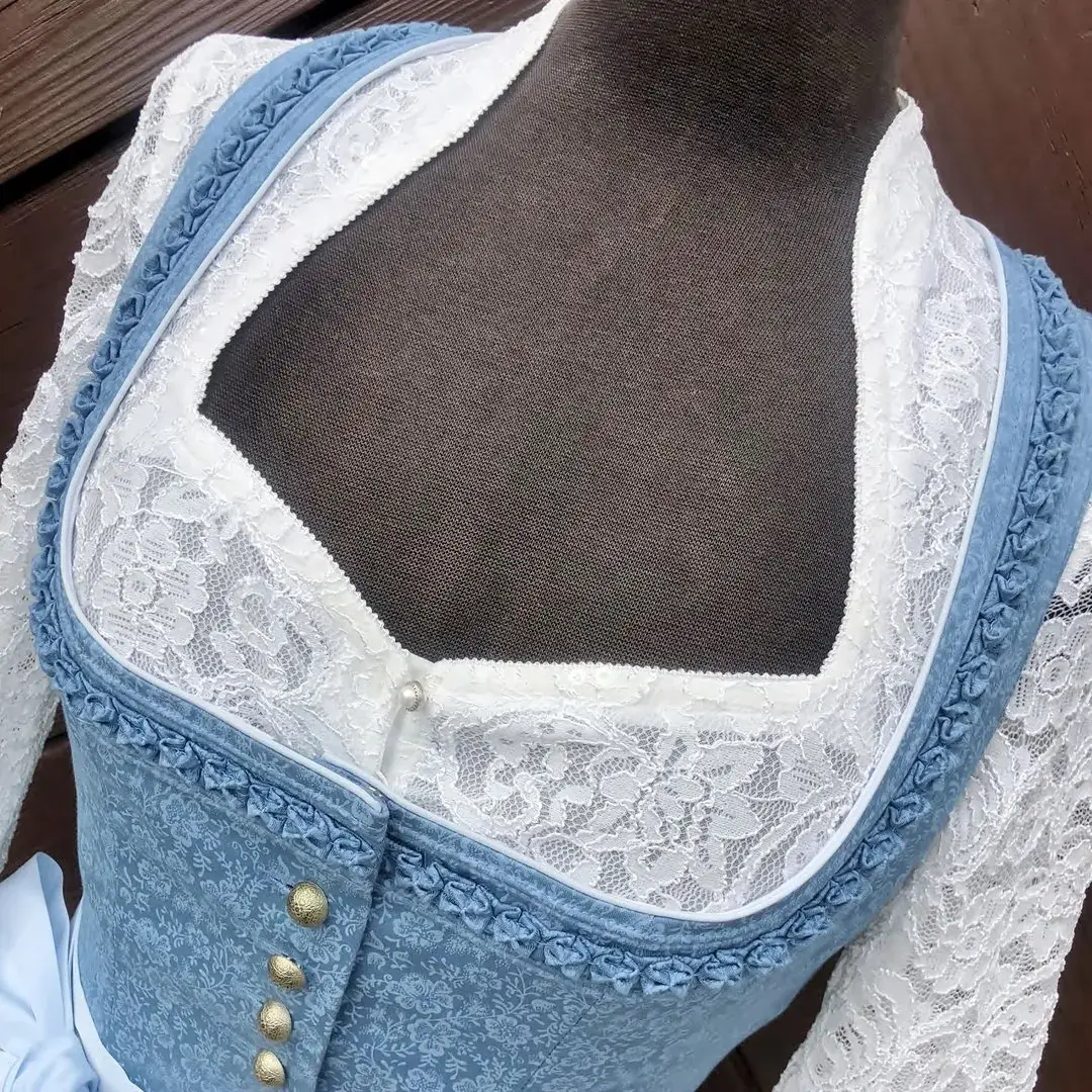 Waldorff Dirndlbluse creme mit Schneewittchenkragen No. 1 – Bild 58 – Chiemgauer Heimatwerk Trachten-Onlineshop Waldorff Dirndlbluse creme mit Schneewittchenkragen No. 1 - Bild 58 - Chiemgauer Heimatwerk Trachten-Onlineshop