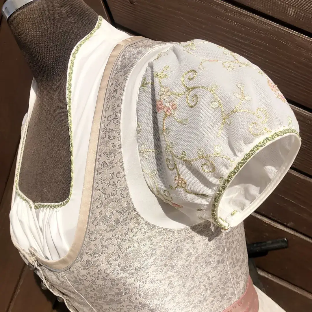 Waldorff Dirndlbluse creme mit Schneewittchenkragen No. 2 – Bild 38 – Chiemgauer Heimatwerk Trachten-Onlineshop Waldorff Dirndlbluse creme mit Schneewittchenkragen No. 2 - Bild 38 - Chiemgauer Heimatwerk Trachten-Onlineshop