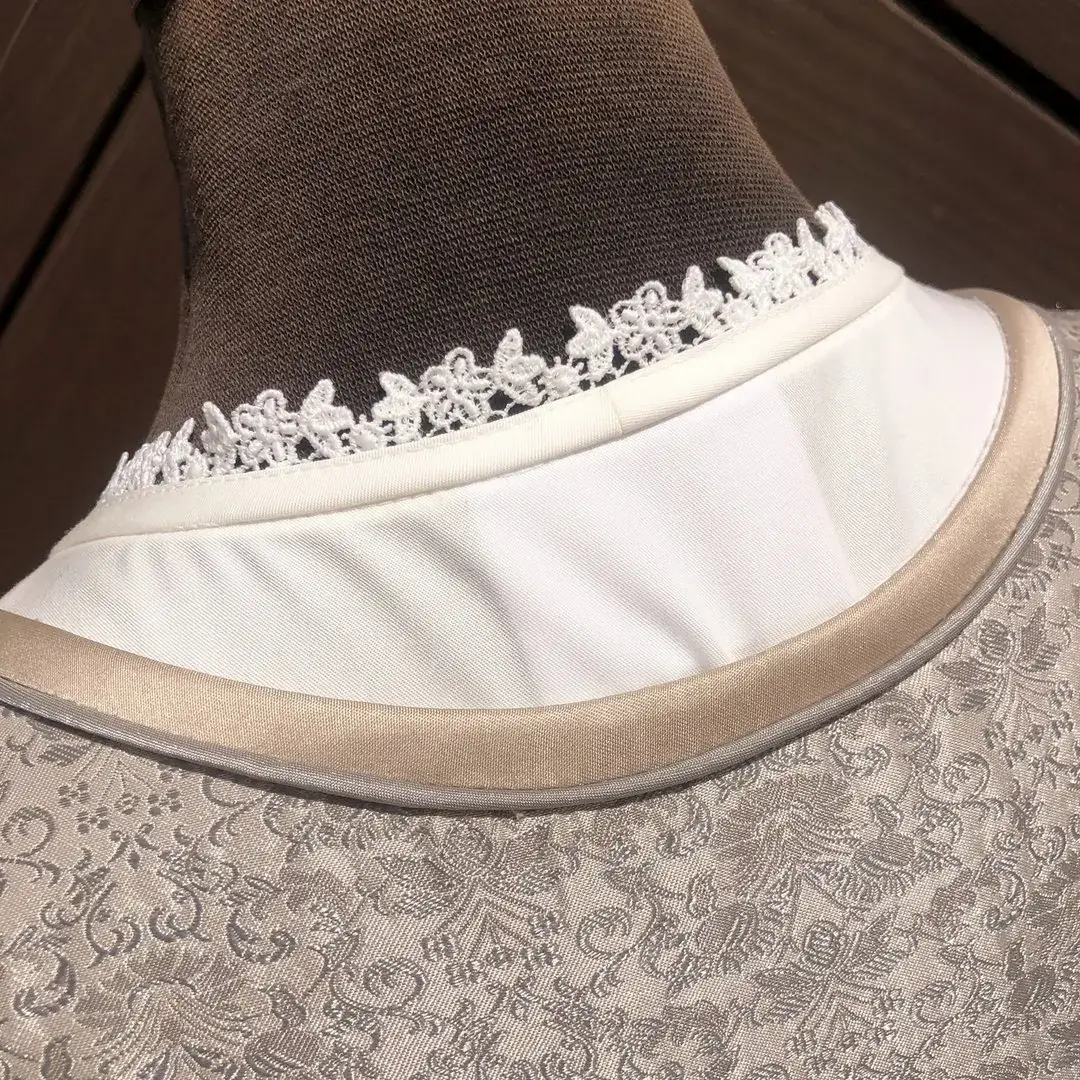 Waldorff Dirndlbluse creme mit Spitzenärmeln No. 1 – Bild 4 – Chiemgauer Heimatwerk Trachten-Onlineshop Waldorff Dirndlbluse creme mit Spitzenärmeln No. 1 - Bild 4 - Chiemgauer Heimatwerk Trachten-Onlineshop
