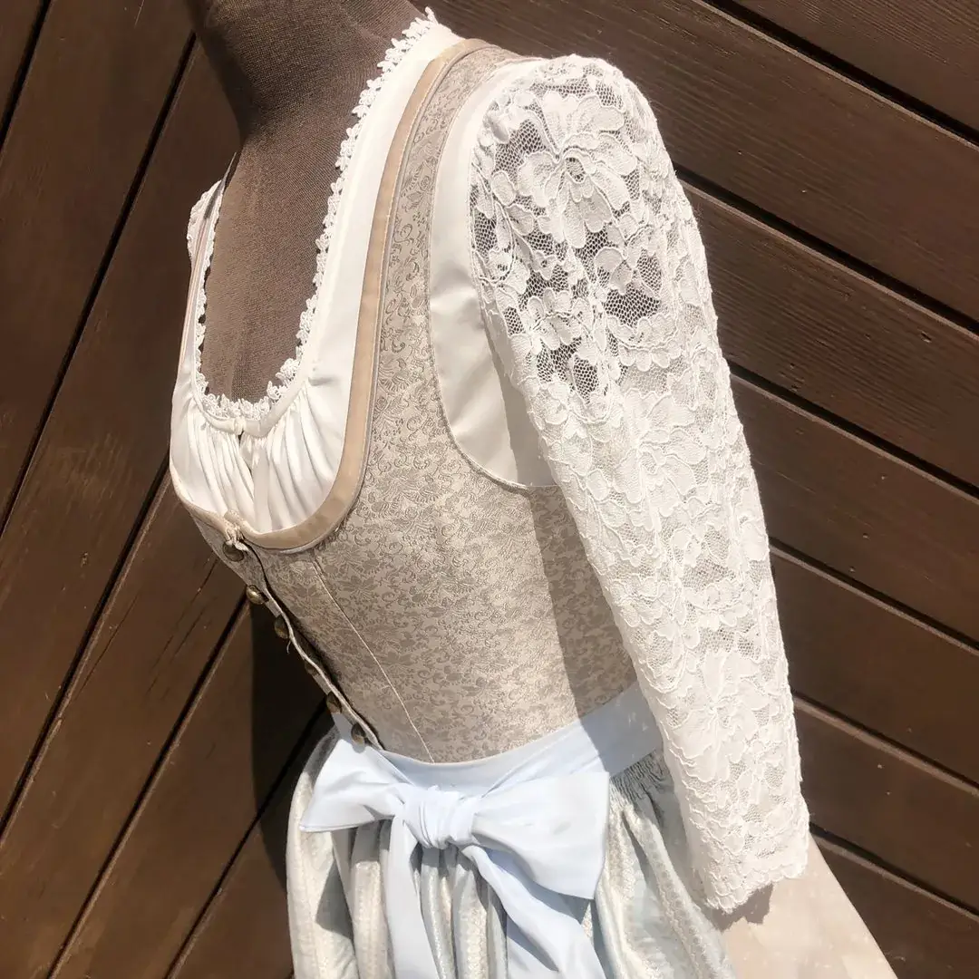 Waldorff Dirndlbluse creme mit Spitzenärmeln No. 1 – Bild 54 – Chiemgauer Heimatwerk Trachten-Onlineshop Waldorff Dirndlbluse creme mit Spitzenärmeln No. 1 - Bild 54 - Chiemgauer Heimatwerk Trachten-Onlineshop