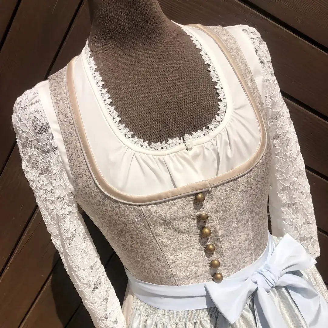 Waldorff Dirndlbluse creme mit Spitzenärmeln No. 1 – Bild 56 – Chiemgauer Heimatwerk Trachten-Onlineshop Waldorff Dirndlbluse creme mit Spitzenärmeln No. 1 - Bild 56 - Chiemgauer Heimatwerk Trachten-Onlineshop