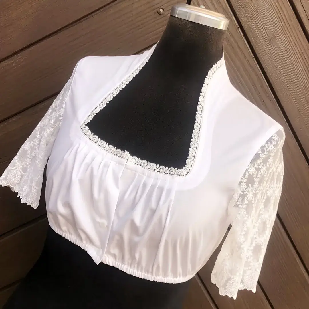Waldorff Dirndlbluse creme mit Spitzenärmeln No. 2 – Bild 19 – Chiemgauer Heimatwerk Trachten-Onlineshop Waldorff Dirndlbluse creme mit Spitzenärmeln No. 2 - Bild 19 - Chiemgauer Heimatwerk Trachten-Onlineshop