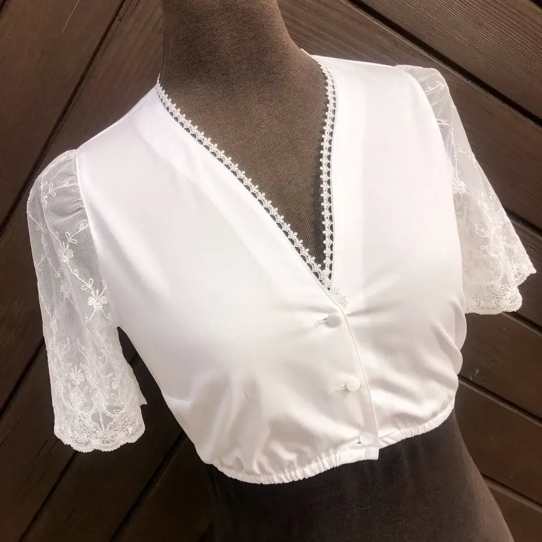 Waldorff Dirndlbluse creme mit V-Ausschnitt No. 1 – Bild 26 – Chiemgauer Heimatwerk Trachten-Onlineshop Waldorff Dirndlbluse creme mit V-Ausschnitt No. 1 - Bild 26 - Chiemgauer Heimatwerk Trachten-Onlineshop
