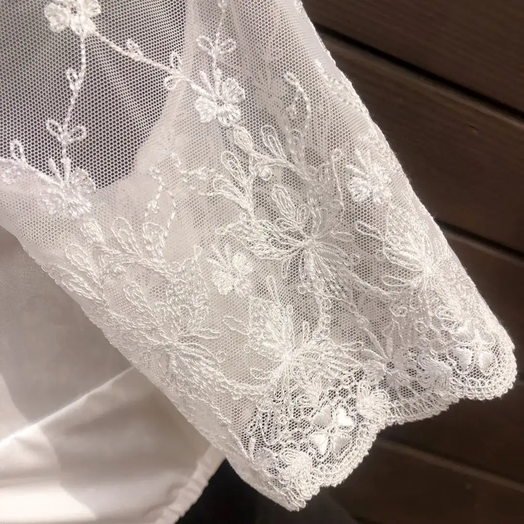 Waldorff Dirndlbluse creme mit V-Ausschnitt No. 1 – Bild 4 – Chiemgauer Heimatwerk Trachten-Onlineshop Waldorff Dirndlbluse creme mit V-Ausschnitt No. 1 - Bild 4 - Chiemgauer Heimatwerk Trachten-Onlineshop