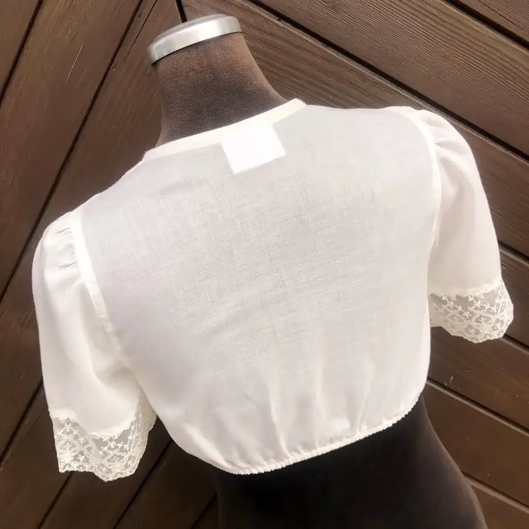 Waldorff Dirndlbluse creme mit V-Ausschnitt No. 3 – Bild 39 – Chiemgauer Heimatwerk Trachten-Onlineshop Waldorff Dirndlbluse creme mit V-Ausschnitt No. 3 - Bild 39 - Chiemgauer Heimatwerk Trachten-Onlineshop