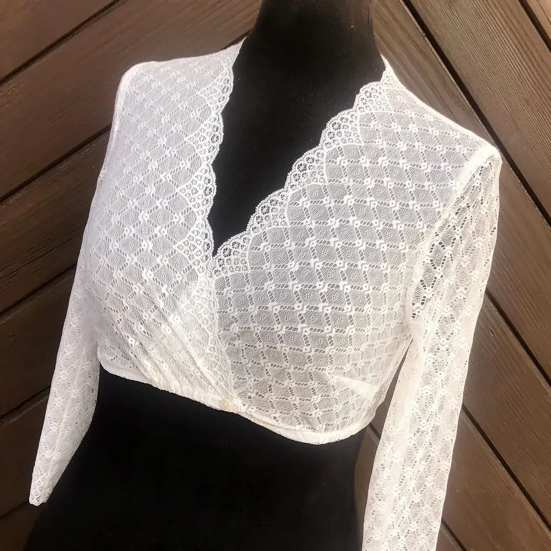 Waldorff Dirndlbluse creme mit V-Ausschnitt No. 8 – Bild 42 – Chiemgauer Heimatwerk Trachten-Onlineshop Waldorff Dirndlbluse creme mit V-Ausschnitt No. 8 - Bild 42 - Chiemgauer Heimatwerk Trachten-Onlineshop