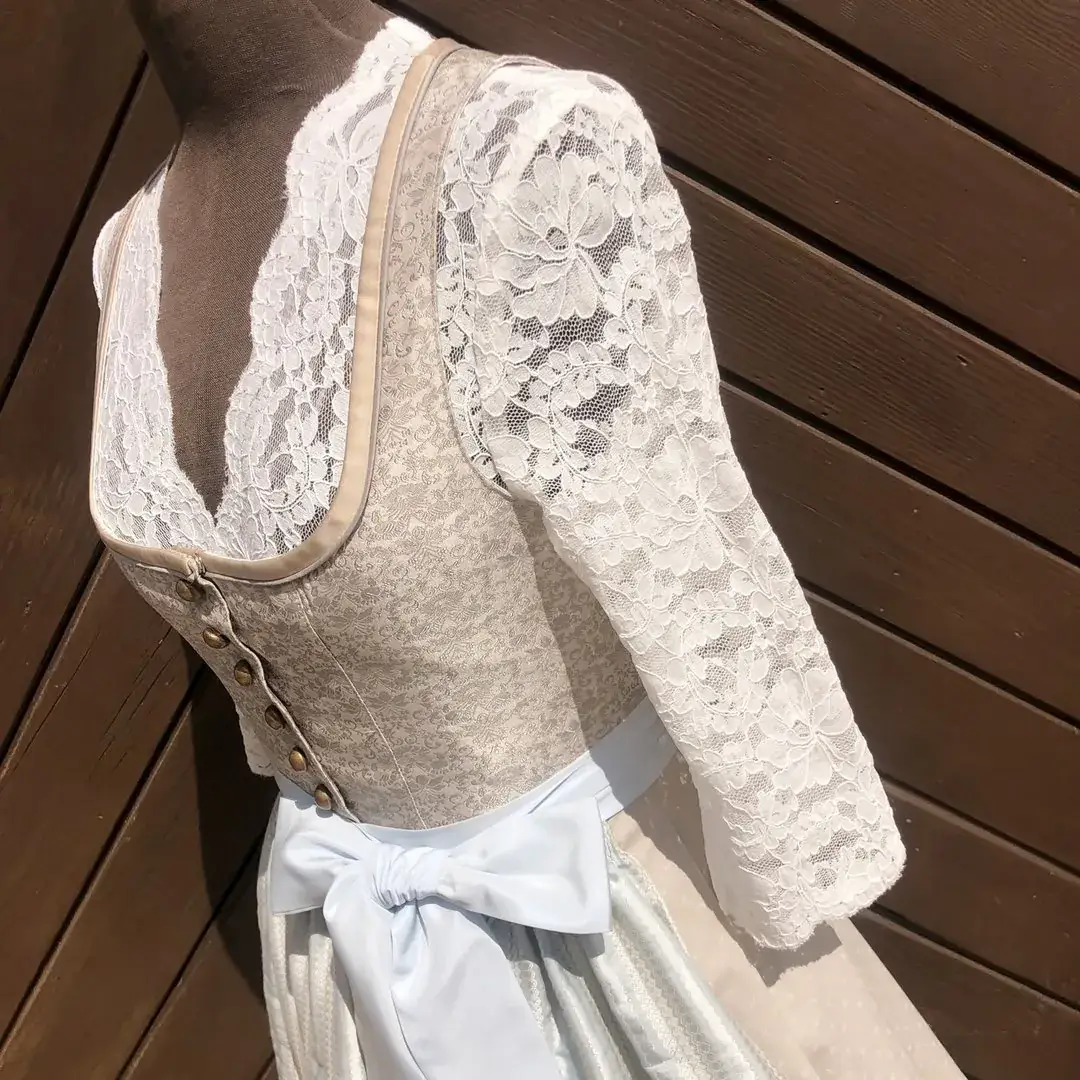 Waldorff Dirndlbluse creme mit V-Ausschnitt No. 9 – Bild 22 – Chiemgauer Heimatwerk Trachten-Onlineshop Waldorff Dirndlbluse creme mit V-Ausschnitt No. 9 - Bild 22 - Chiemgauer Heimatwerk Trachten-Onlineshop
