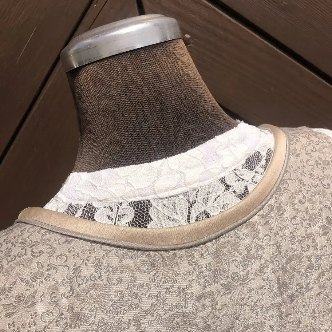 Waldorff Dirndlbluse creme mit V-Ausschnitt No. 9 – Bild 29 – Chiemgauer Heimatwerk Trachten-Onlineshop Waldorff Dirndlbluse creme mit V-Ausschnitt No. 9 - Bild 29 - Chiemgauer Heimatwerk Trachten-Onlineshop