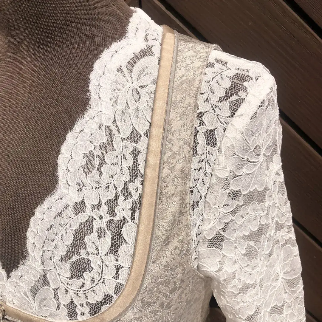 Waldorff Dirndlbluse creme mit V-Ausschnitt No. 9 – Bild 35 – Chiemgauer Heimatwerk Trachten-Onlineshop Waldorff Dirndlbluse creme mit V-Ausschnitt No. 9 - Bild 35 - Chiemgauer Heimatwerk Trachten-Onlineshop