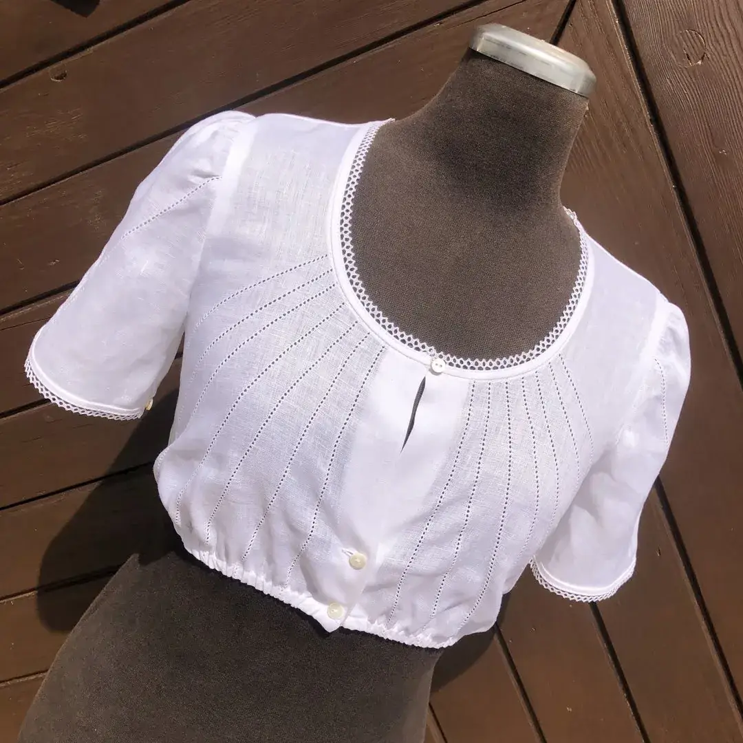 Waldorff Dirndlbluse kurzarm aus Leinen No. 1 – Bild 1 – Chiemgauer Heimatwerk Trachten-Onlineshop Waldorff Dirndlbluse kurzarm aus Leinen No. 1 - Bild 1 - Chiemgauer Heimatwerk Trachten-Onlineshop