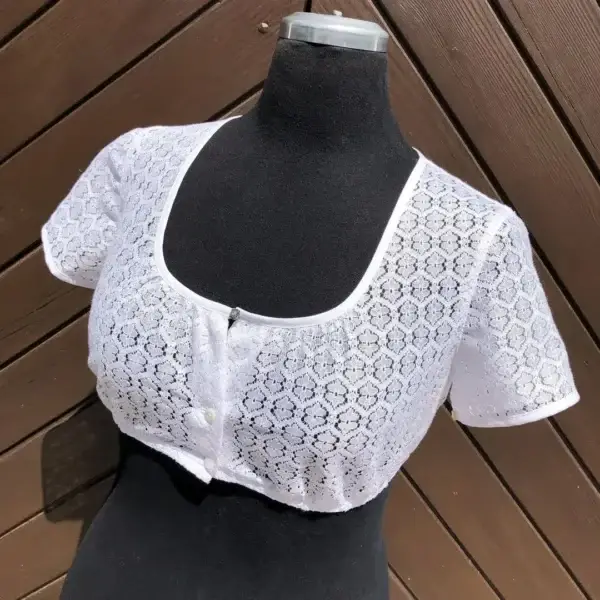 Waldorff Dirndlbluse kurzarm aus Spitze No. 1 – Bild 1 – Chiemgauer Heimatwerk Trachten-Onlineshop Waldorff Dirndlbluse kurzarm aus Spitze No. 1 - Bild 1 - Chiemgauer Heimatwerk Trachten-Onlineshop