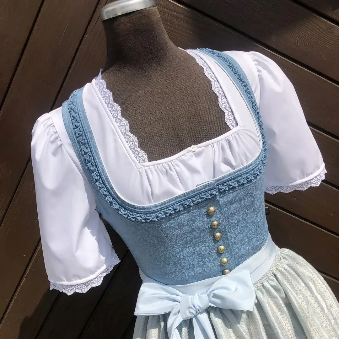 Waldorff Dirndlbluse kurzarm Miederbluse No. 3 – Bild 1 – Chiemgauer Heimatwerk Trachten-Onlineshop Waldorff Dirndlbluse kurzarm Miederbluse No. 3 - Bild 1 - Chiemgauer Heimatwerk Trachten-Onlineshop