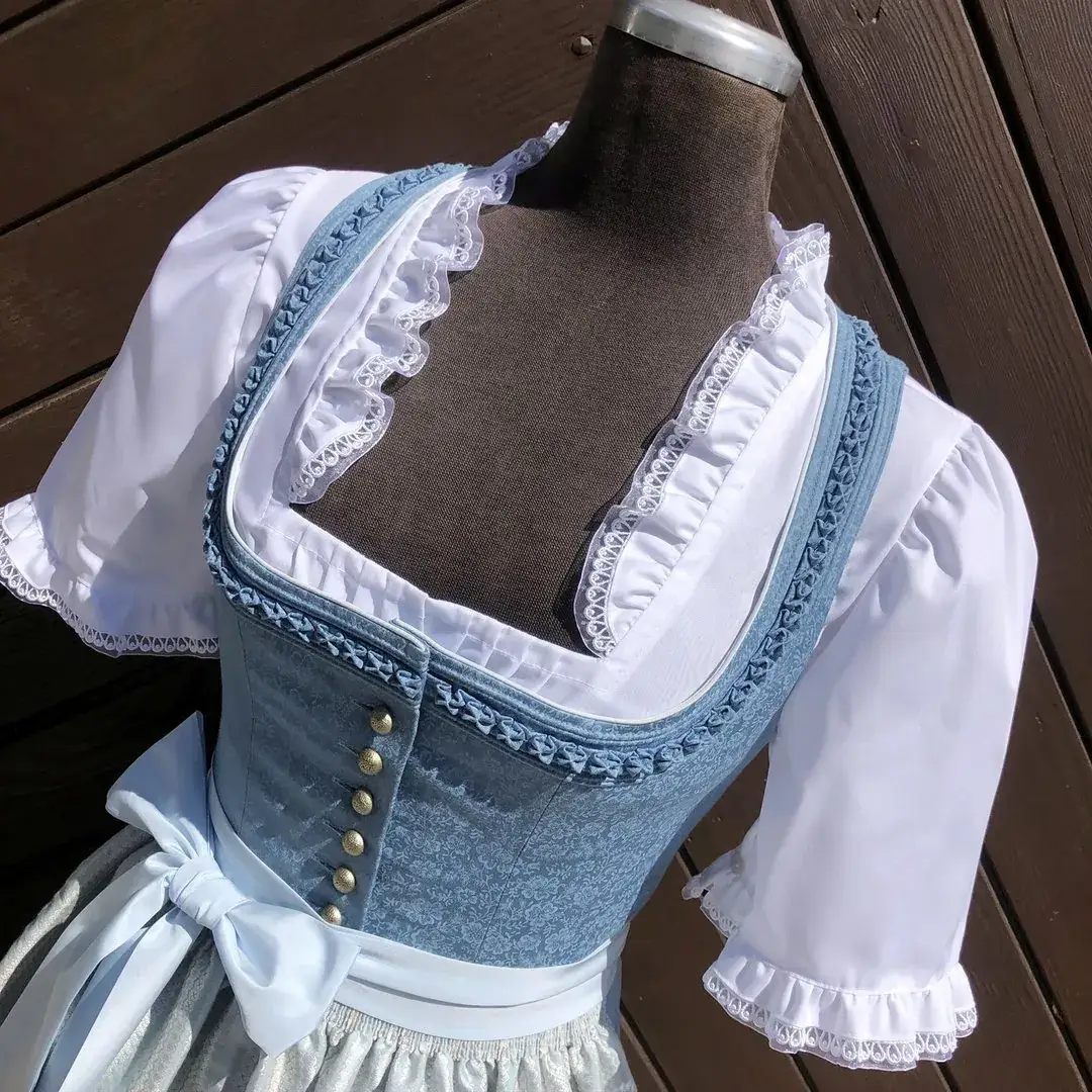 Waldorff Dirndlbluse kurzarm Miederbluse No. 5 – Bild 1 – Chiemgauer Heimatwerk Trachten-Onlineshop Waldorff Dirndlbluse kurzarm Miederbluse No. 5 - Bild 1 - Chiemgauer Heimatwerk Trachten-Onlineshop