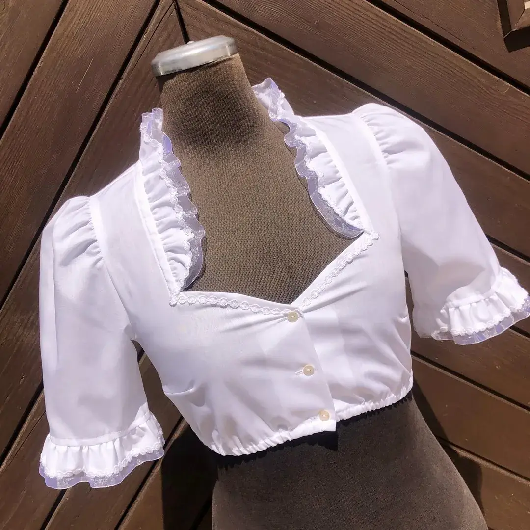 Waldorff Dirndlbluse kurzarm mit Herzausschnitt No. 12 – Bild 7 – Chiemgauer Heimatwerk Trachten-Onlineshop Waldorff Dirndlbluse kurzarm mit Herzausschnitt No. 12 - Bild 7 - Chiemgauer Heimatwerk Trachten-Onlineshop