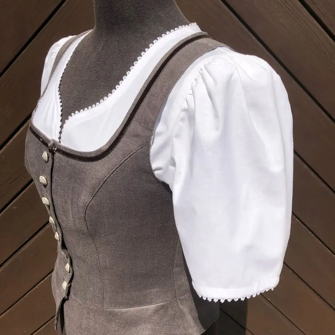 Waldorff Dirndlbluse kurzarm mit Herzausschnitt No. 2 – Bild 13 – Chiemgauer Heimatwerk Trachten-Onlineshop Waldorff Dirndlbluse kurzarm mit Herzausschnitt No. 2 - Bild 13 - Chiemgauer Heimatwerk Trachten-Onlineshop