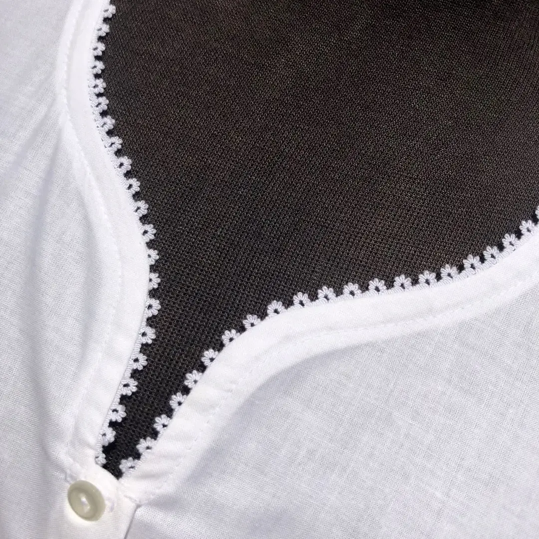 Waldorff Dirndlbluse kurzarm mit Herzausschnitt No. 2 – Bild 3 – Chiemgauer Heimatwerk Trachten-Onlineshop Waldorff Dirndlbluse kurzarm mit Herzausschnitt No. 2 - Bild 3 - Chiemgauer Heimatwerk Trachten-Onlineshop