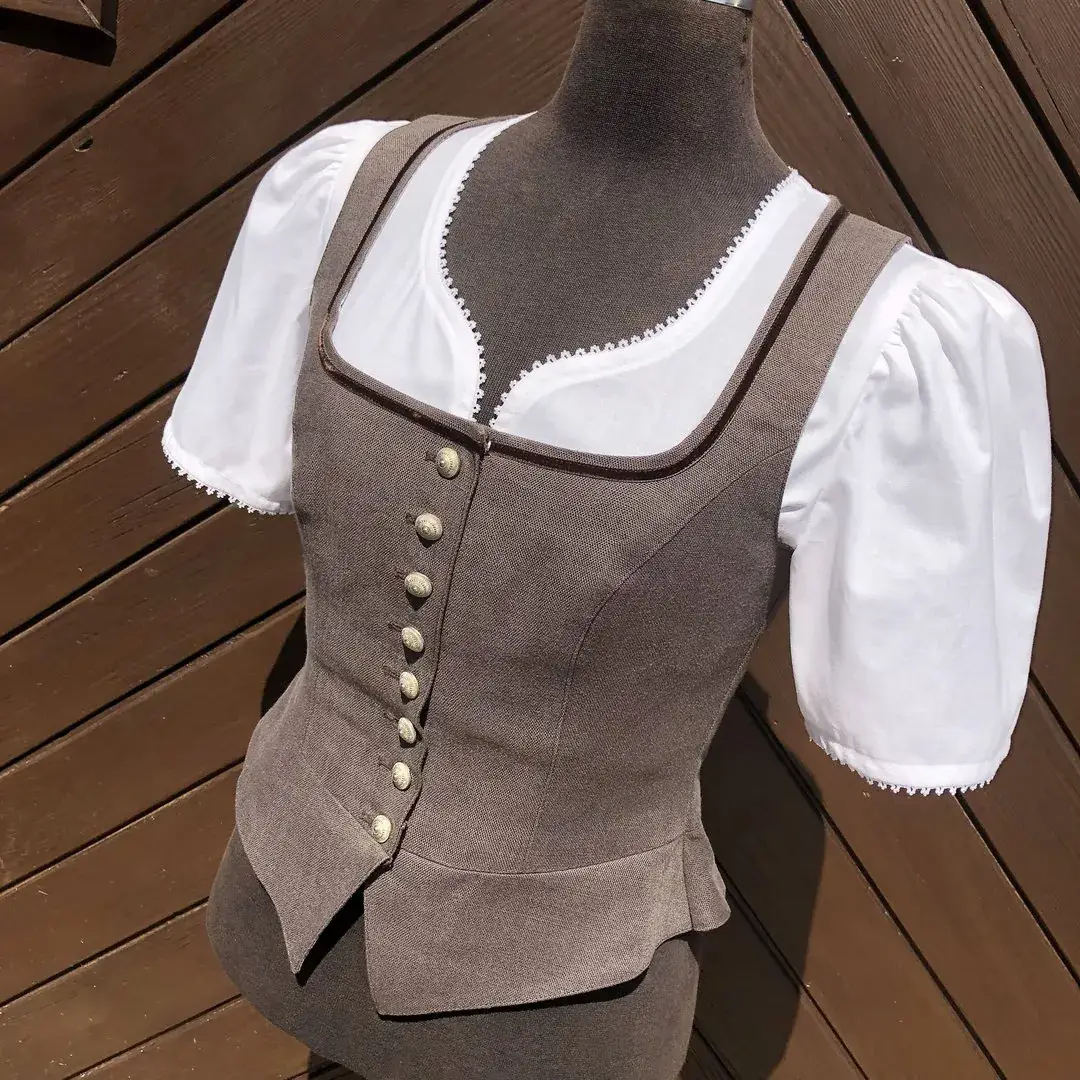 Waldorff Dirndlbluse kurzarm mit Herzausschnitt No. 2 – Bild 9 – Chiemgauer Heimatwerk Trachten-Onlineshop Waldorff Dirndlbluse kurzarm mit Herzausschnitt No. 2 - Bild 9 - Chiemgauer Heimatwerk Trachten-Onlineshop
