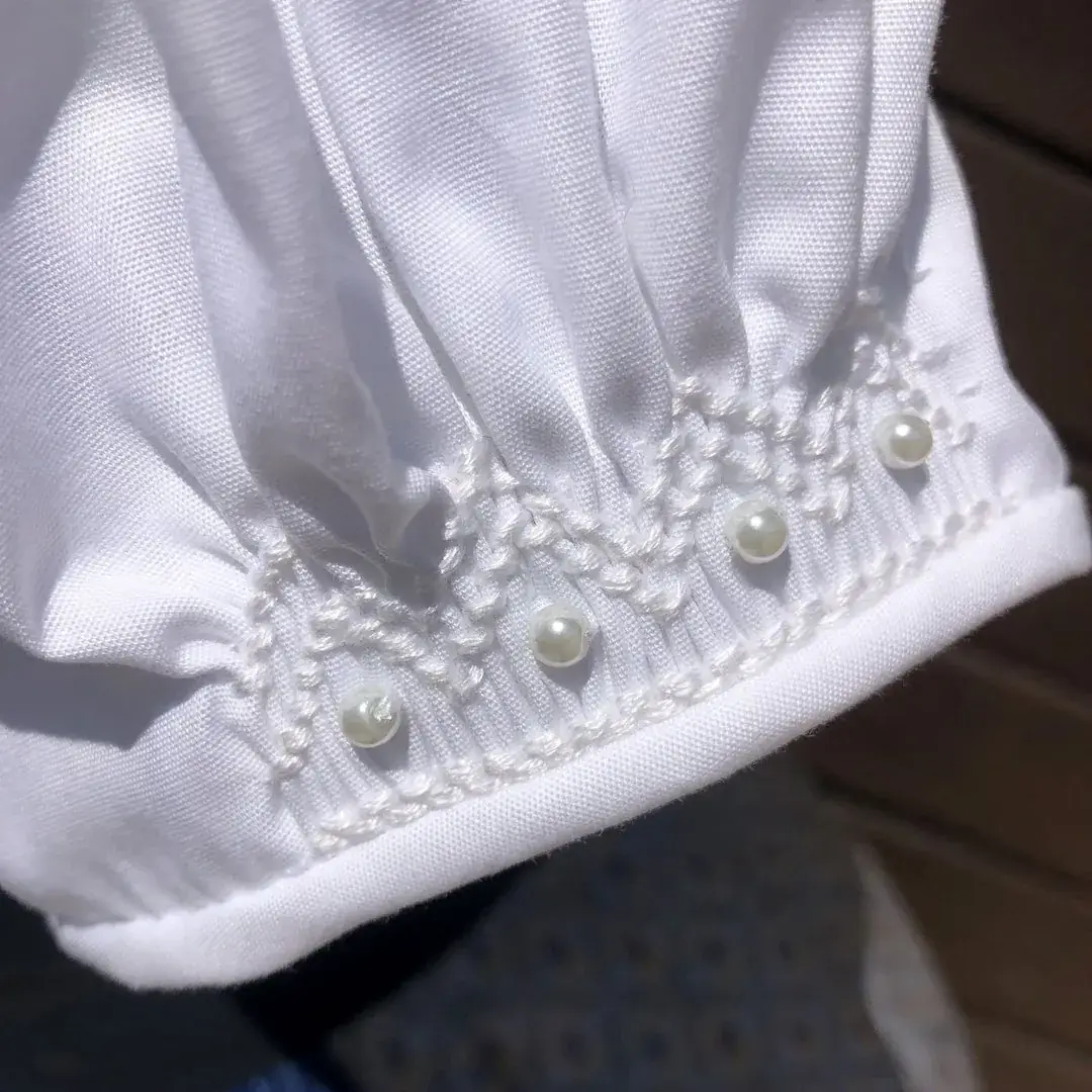 Waldorff Dirndlbluse kurzarm mit Perlen No. 13 – Bild 10 – Chiemgauer Heimatwerk Trachten-Onlineshop Waldorff Dirndlbluse kurzarm mit Perlen No. 13 - Bild 10 - Chiemgauer Heimatwerk Trachten-Onlineshop