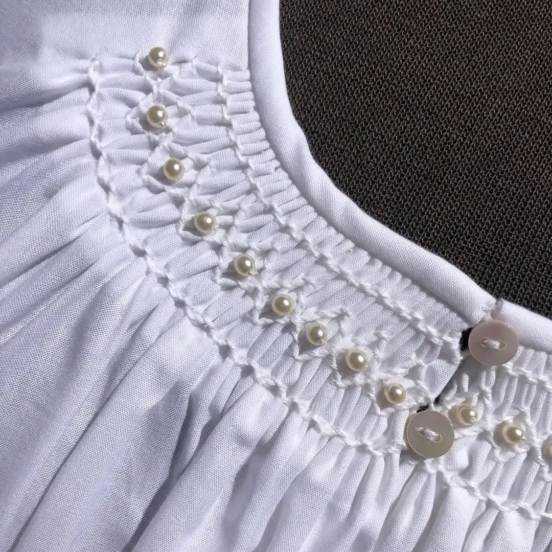 Waldorff Dirndlbluse kurzarm mit Perlen No. 5 – Bild 19 – Chiemgauer Heimatwerk Trachten-Onlineshop Waldorff Dirndlbluse kurzarm mit Perlen No. 5 - Bild 19 - Chiemgauer Heimatwerk Trachten-Onlineshop
