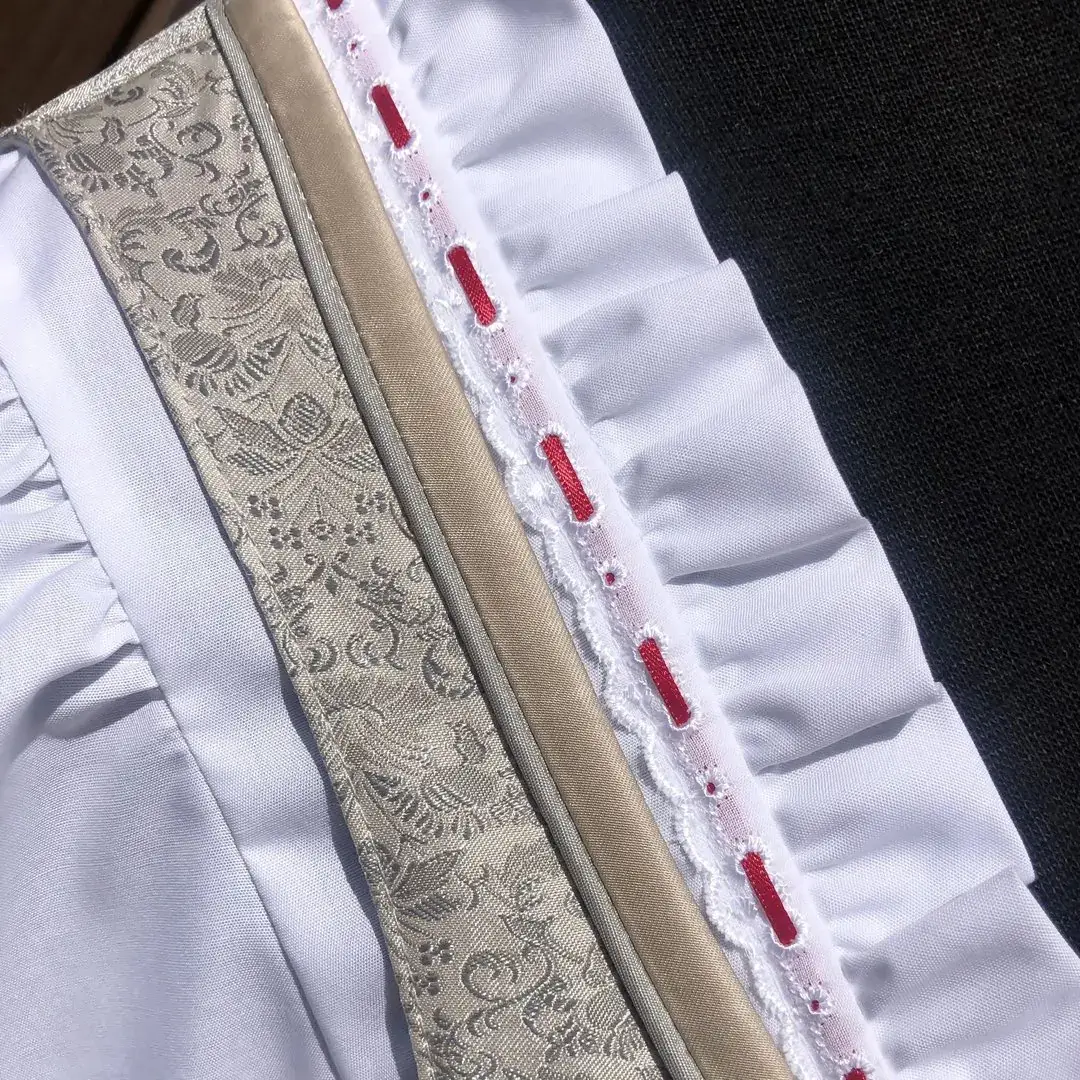 Waldorff Dirndlbluse kurzarm mit Satinbändchen rot – Bild 23 – Chiemgauer Heimatwerk Trachten-Onlineshop Waldorff Dirndlbluse kurzarm mit Satinbändchen rot - Bild 23 - Chiemgauer Heimatwerk Trachten-Onlineshop