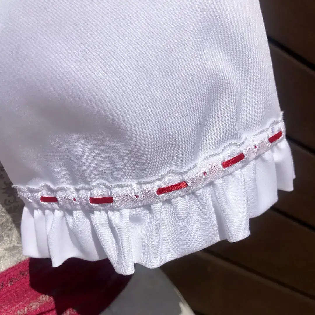 Waldorff Dirndlbluse kurzarm mit Satinbändchen rot – Bild 25 – Chiemgauer Heimatwerk Trachten-Onlineshop Waldorff Dirndlbluse kurzarm mit Satinbändchen rot - Bild 25 - Chiemgauer Heimatwerk Trachten-Onlineshop
