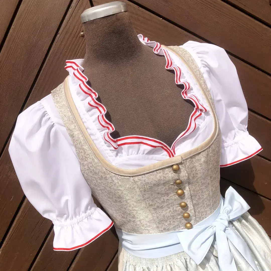 Waldorff Dirndlbluse kurzarm mit Satinband rot – Bild 1 – Chiemgauer Heimatwerk Trachten-Onlineshop Waldorff Dirndlbluse kurzarm mit Satinband rot - Bild 1 - Chiemgauer Heimatwerk Trachten-Onlineshop