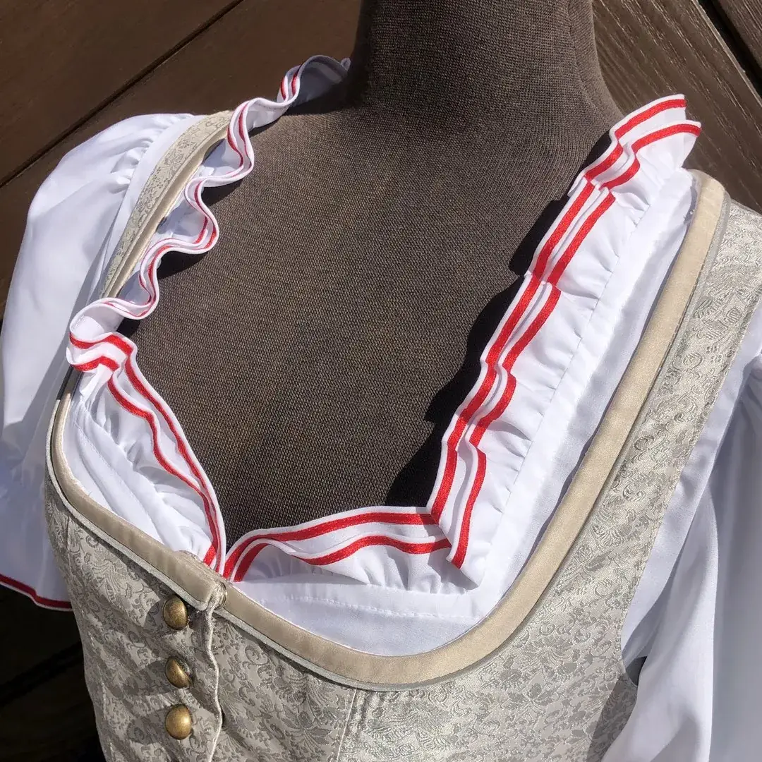 Waldorff Dirndlbluse kurzarm mit Satinband rot – Bild 32 – Chiemgauer Heimatwerk Trachten-Onlineshop Waldorff Dirndlbluse kurzarm mit Satinband rot - Bild 32 - Chiemgauer Heimatwerk Trachten-Onlineshop