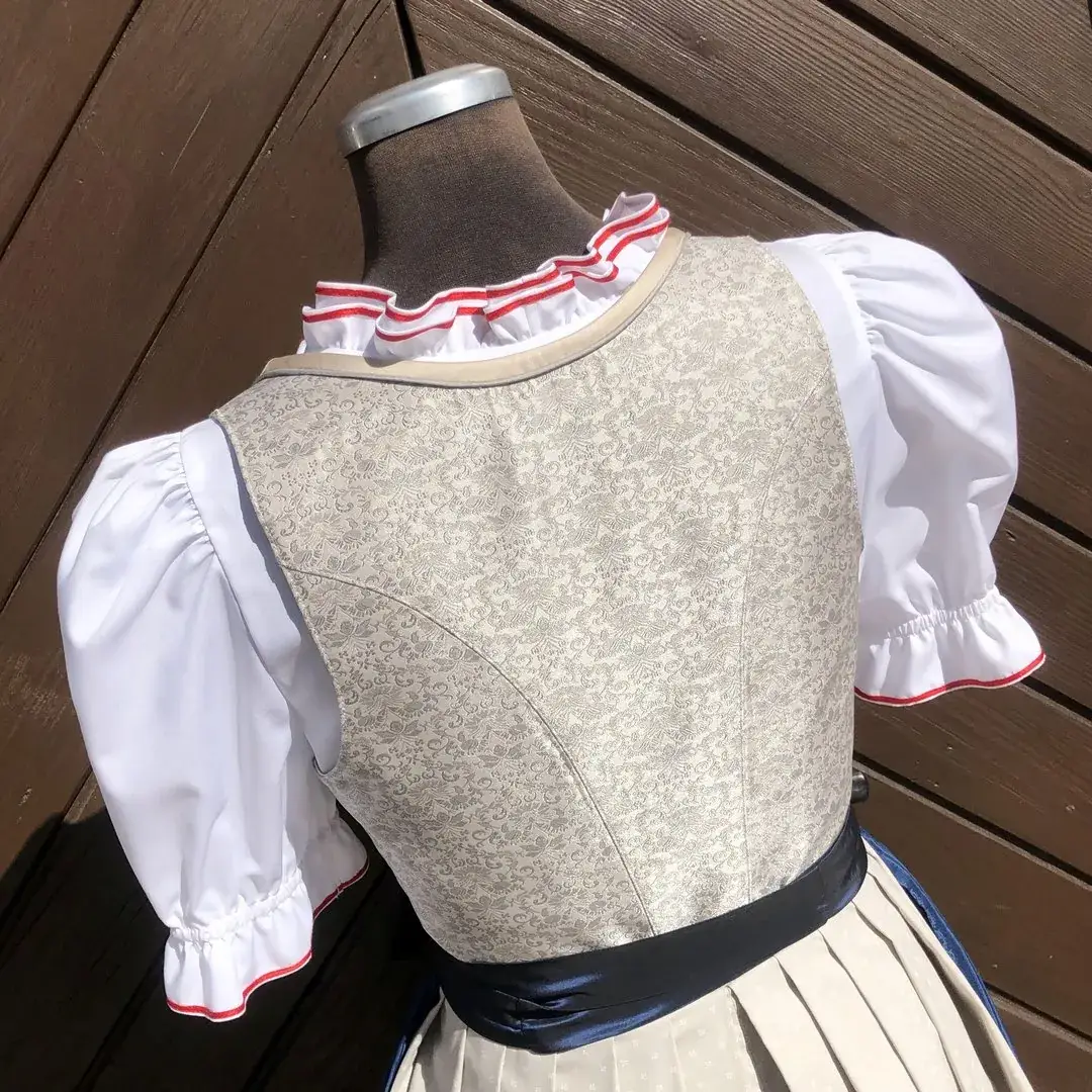 Waldorff Dirndlbluse kurzarm mit Satinband rot – Bild 38 – Chiemgauer Heimatwerk Trachten-Onlineshop Waldorff Dirndlbluse kurzarm mit Satinband rot - Bild 38 - Chiemgauer Heimatwerk Trachten-Onlineshop