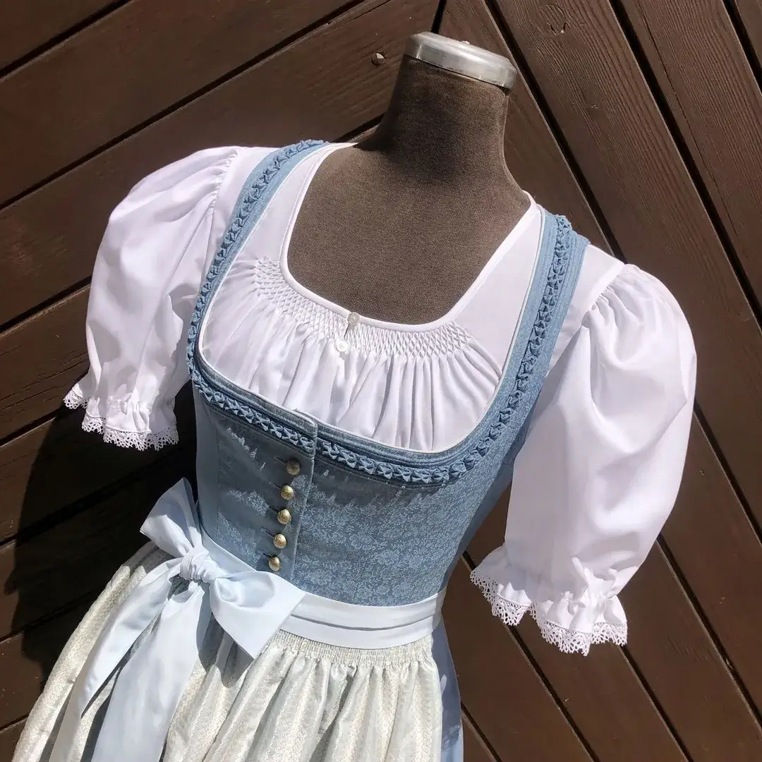 Waldorff Dirndlbluse kurzarm mit Smok No. 7 – Bild 26 – Chiemgauer Heimatwerk Trachten-Onlineshop Waldorff Dirndlbluse kurzarm mit Smok No. 7 - Bild 26 - Chiemgauer Heimatwerk Trachten-Onlineshop